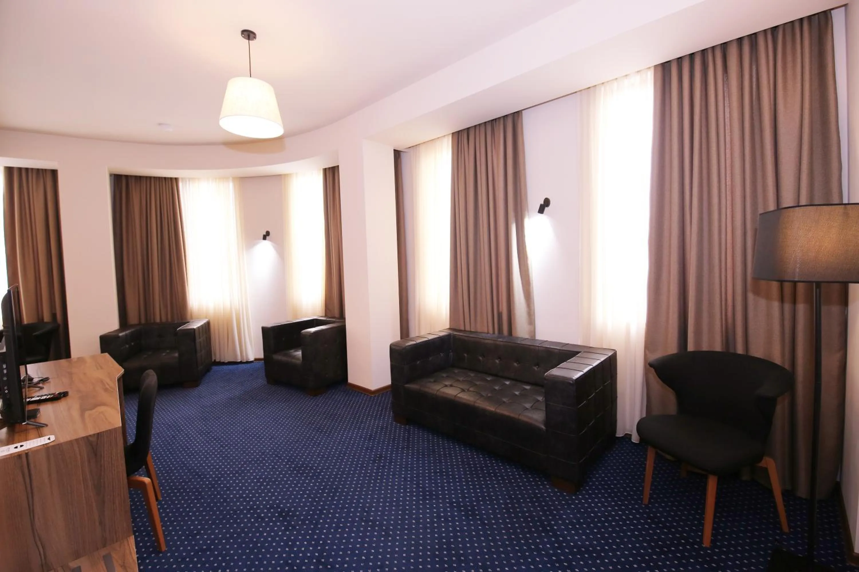 Communal lounge/ TV room in Garden Palace