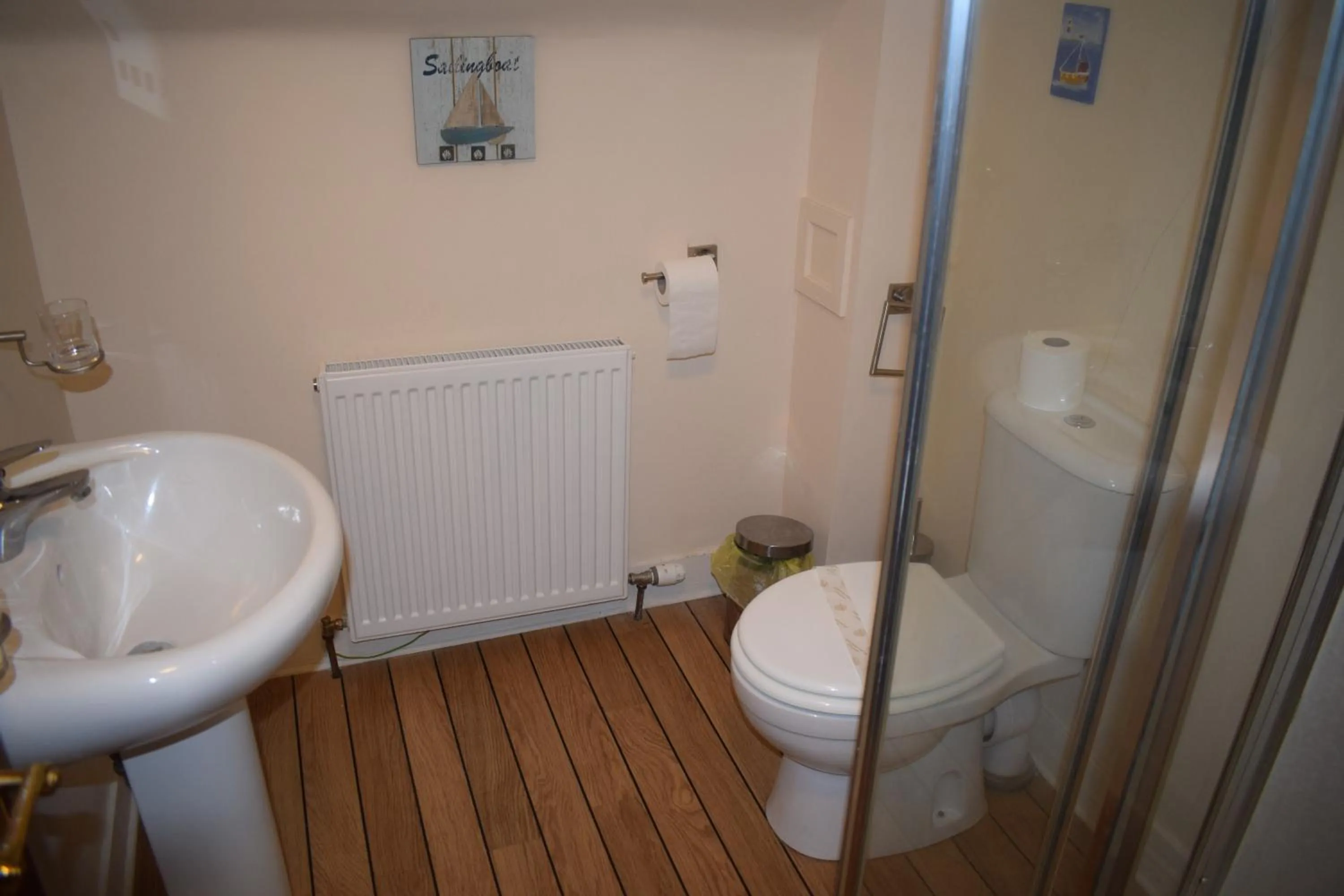 Shower in Cheers Cafe Bar & Tavern