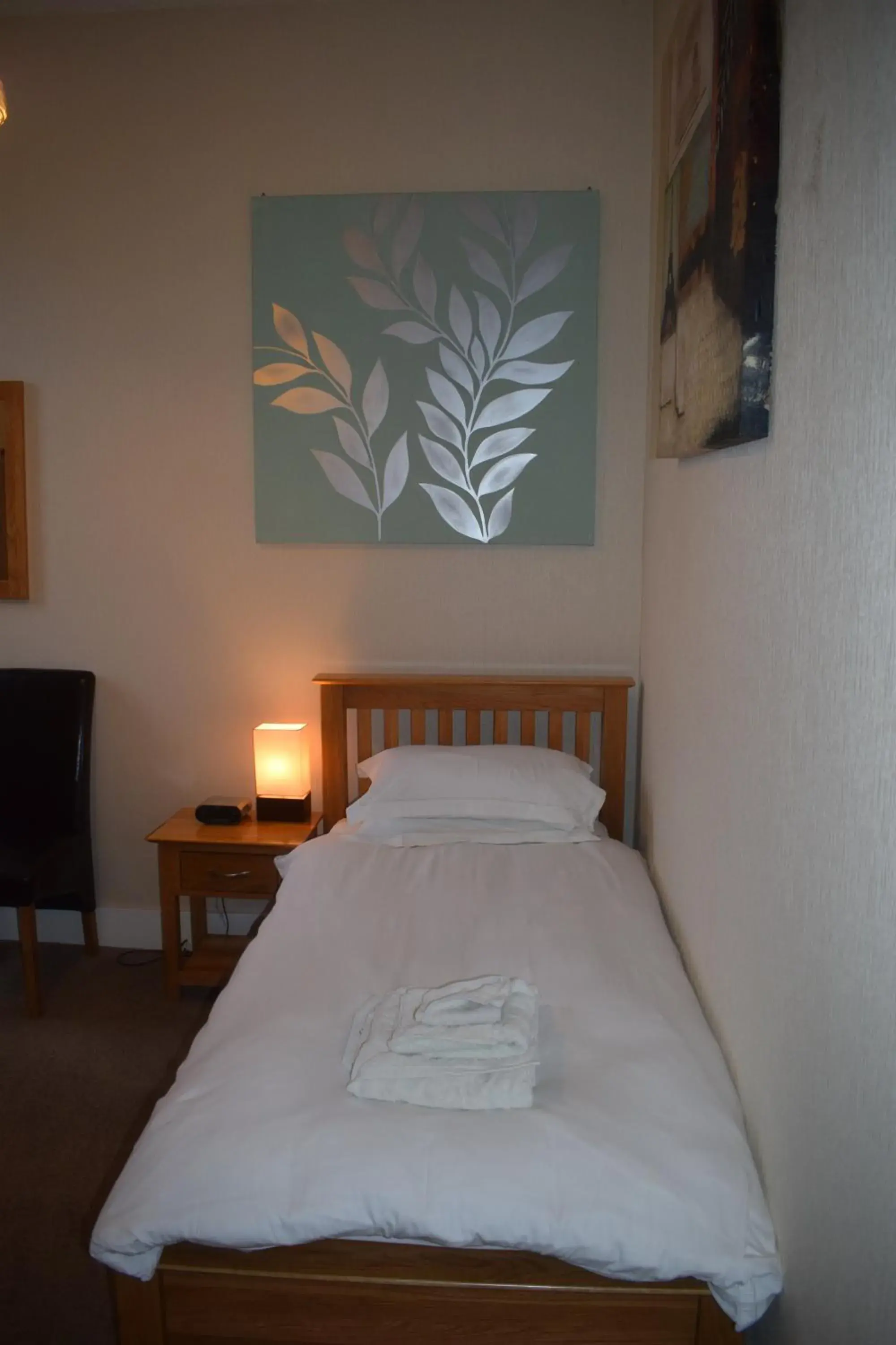 Single Room in Cheers Cafe Bar & Tavern Single Room in Cheers Cafe Bar & Tavern