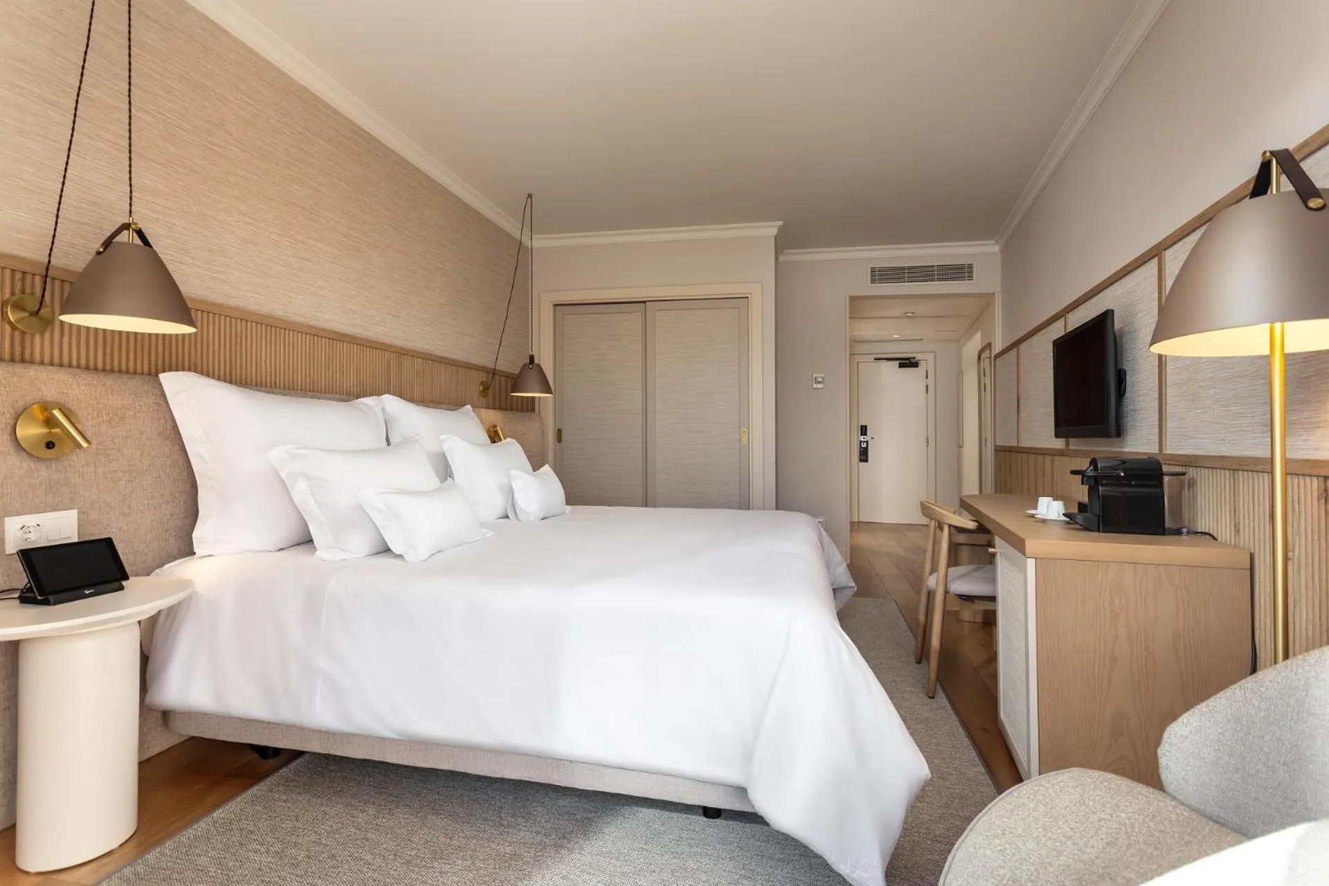 Bed in Grande Real Santa Eulalia Resort & Hotel Spa