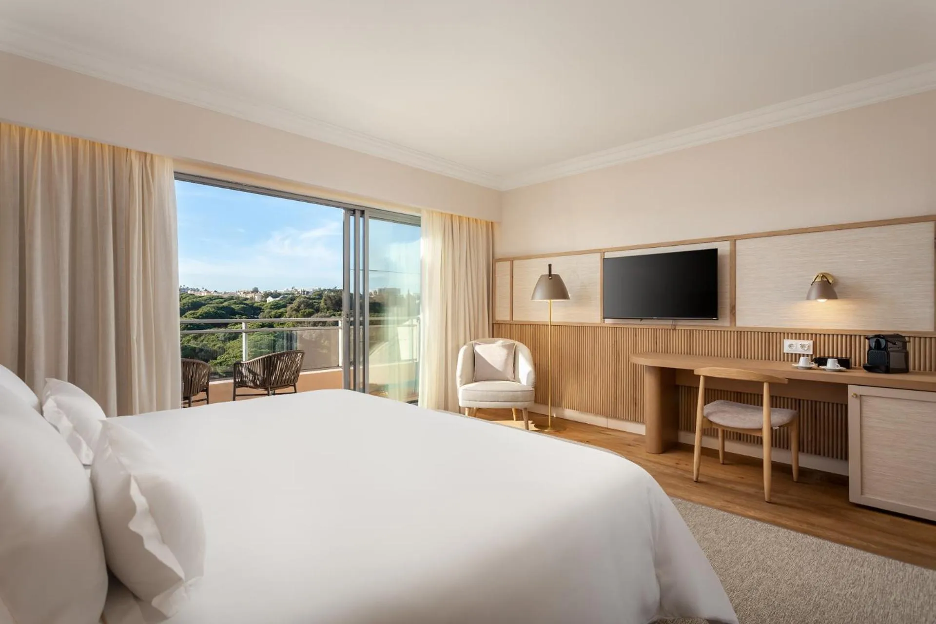 TV and multimedia, Bed in Grande Real Santa Eulalia Resort & Hotel Spa