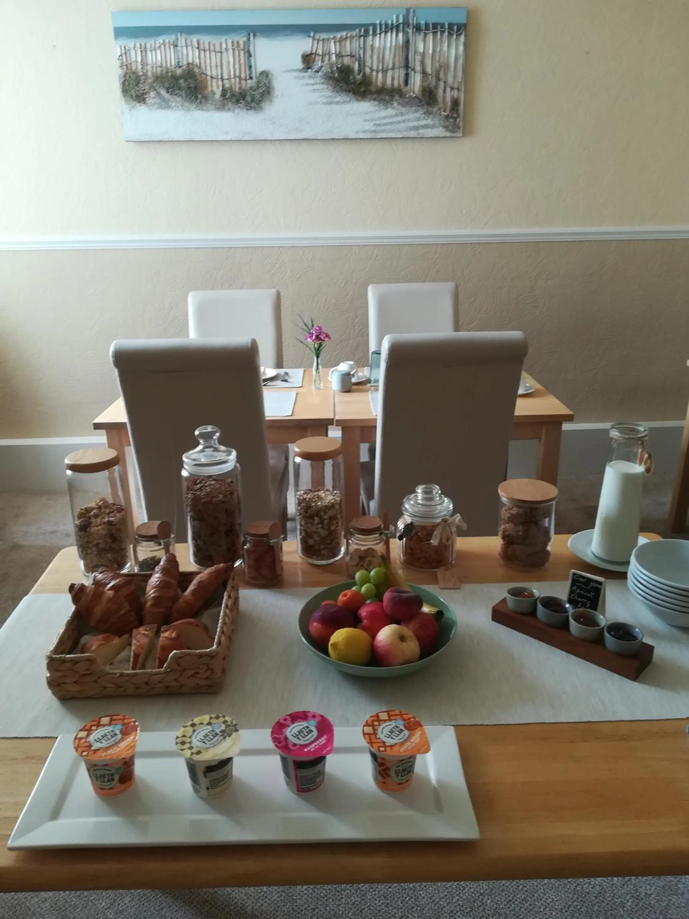 Restaurant/places to eat in Seren Villa