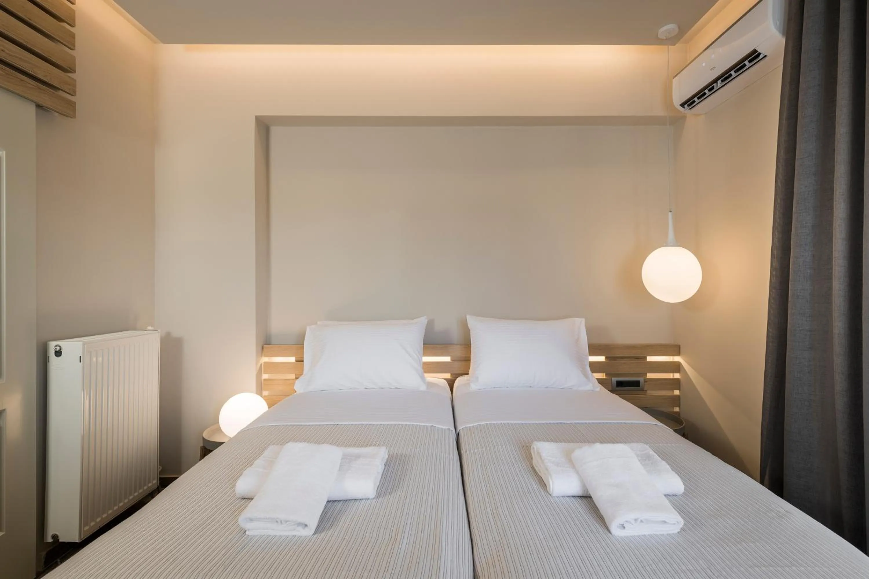 Bed in Sun Ray Luxury Apartments