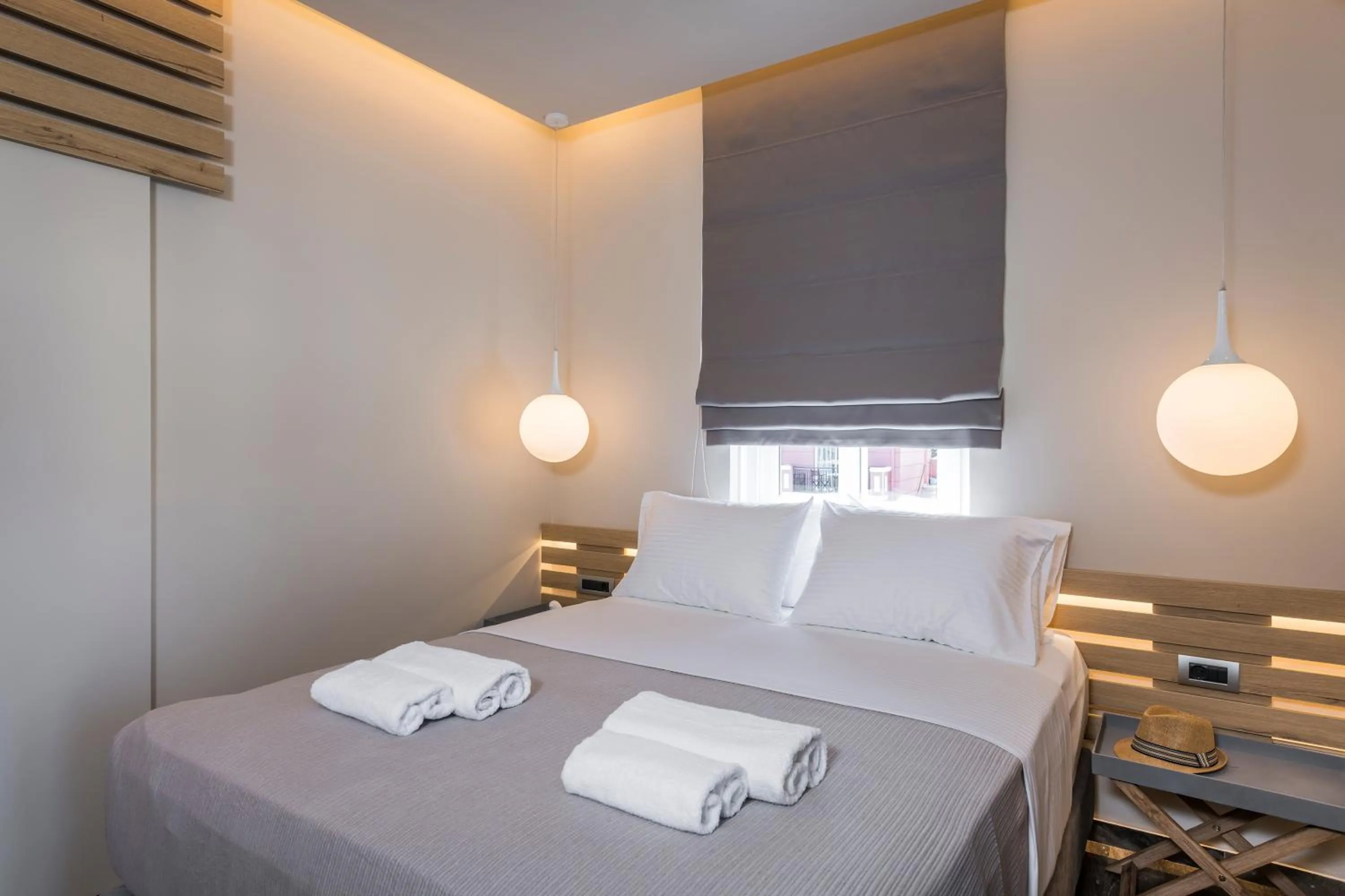 Bedroom, Bed in Sun Ray Luxury Apartments