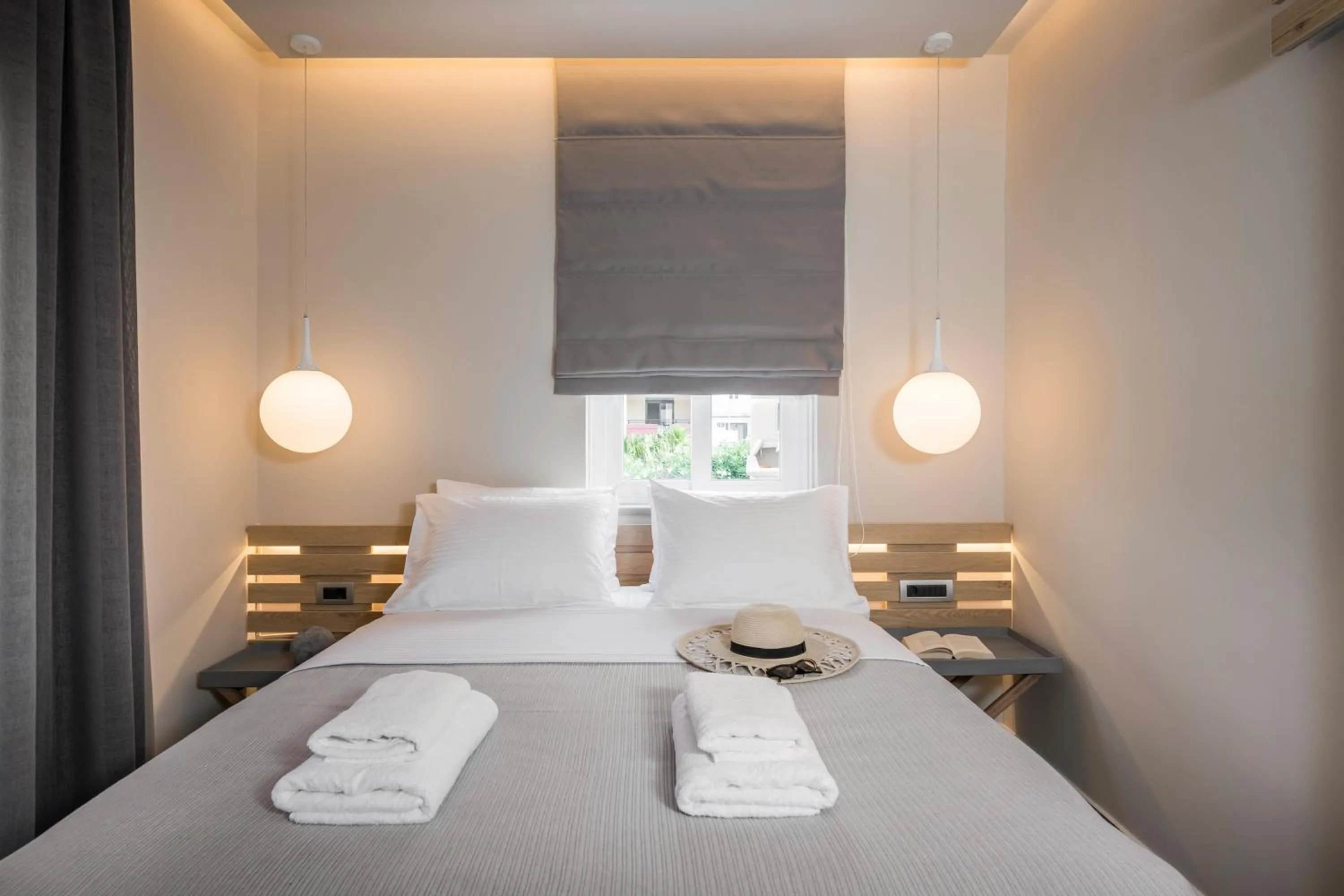 Bed in Sun Ray Luxury Apartments