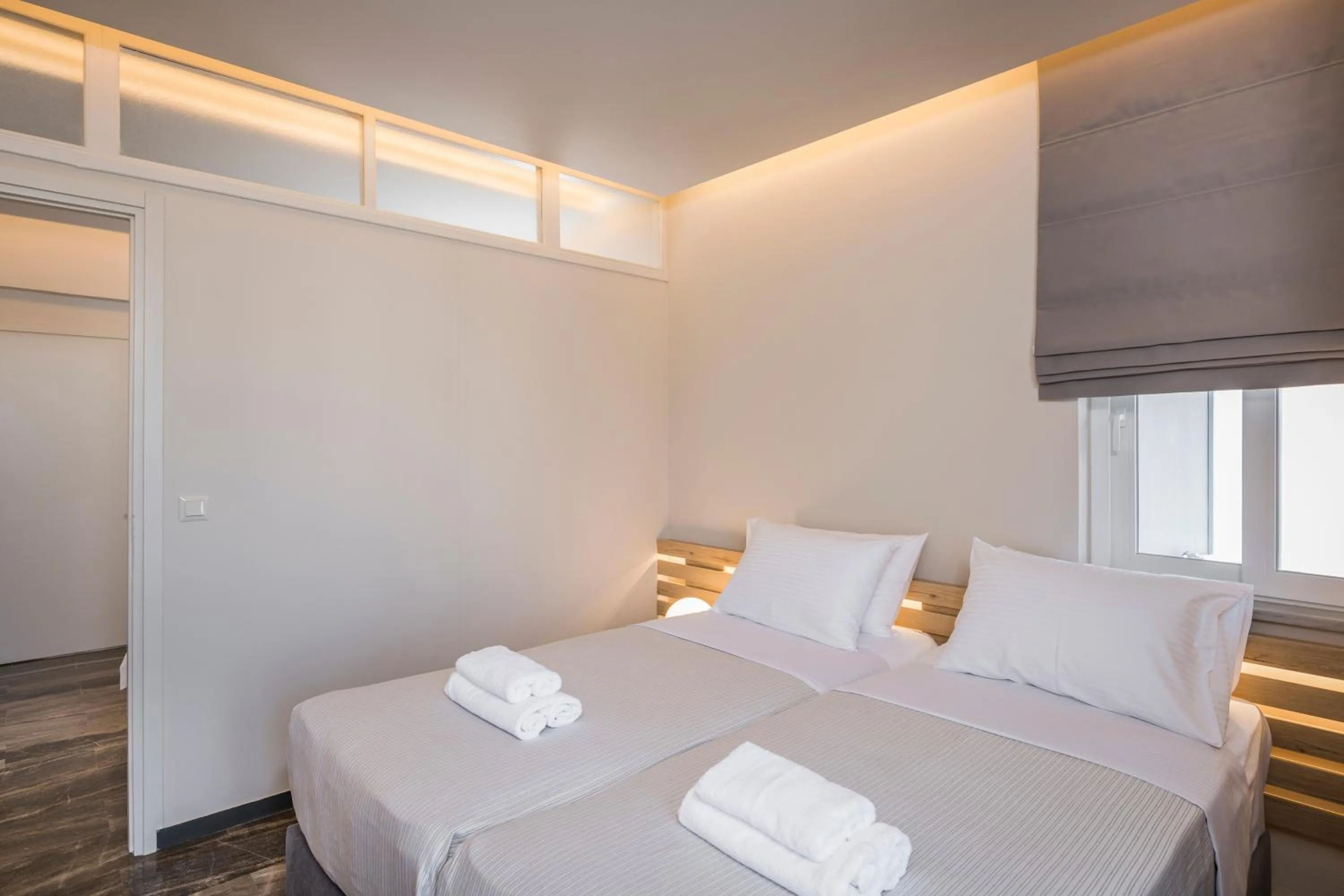 Bedroom, Bed in Sun Ray Luxury Apartments