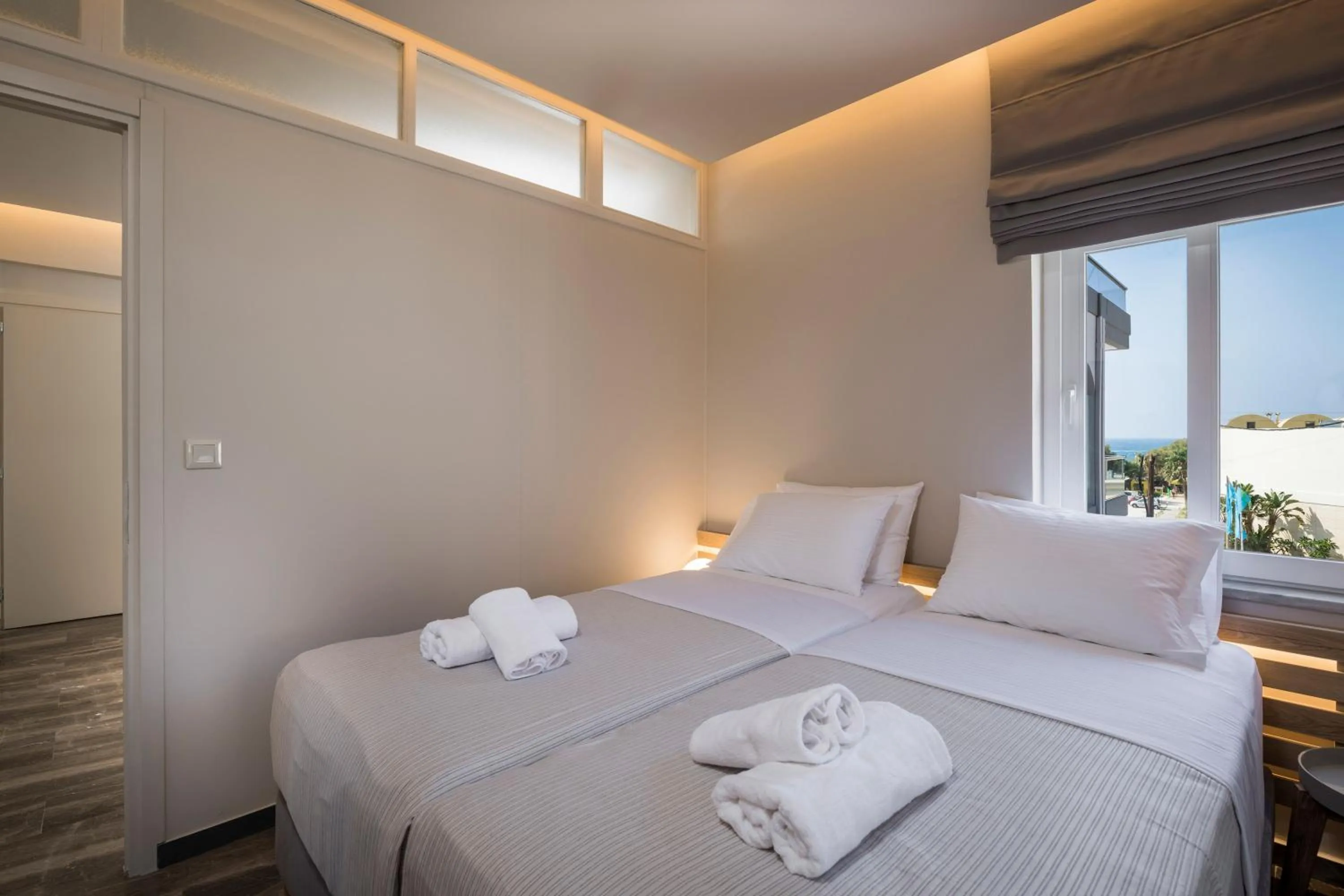 Bedroom, Bed in Sun Ray Luxury Apartments