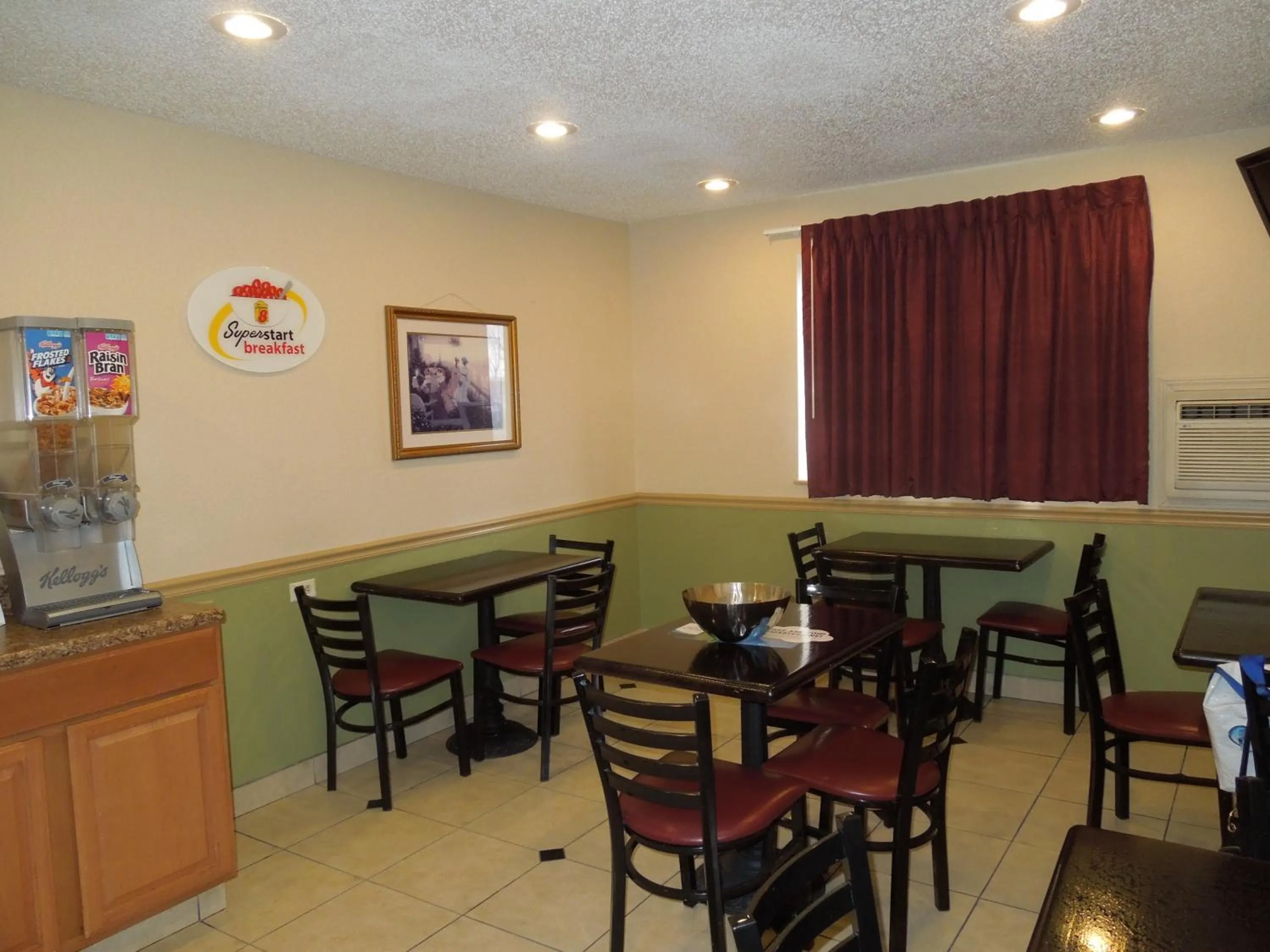 Restaurant/places to eat in Super 8 by Wyndham Harrisonburg