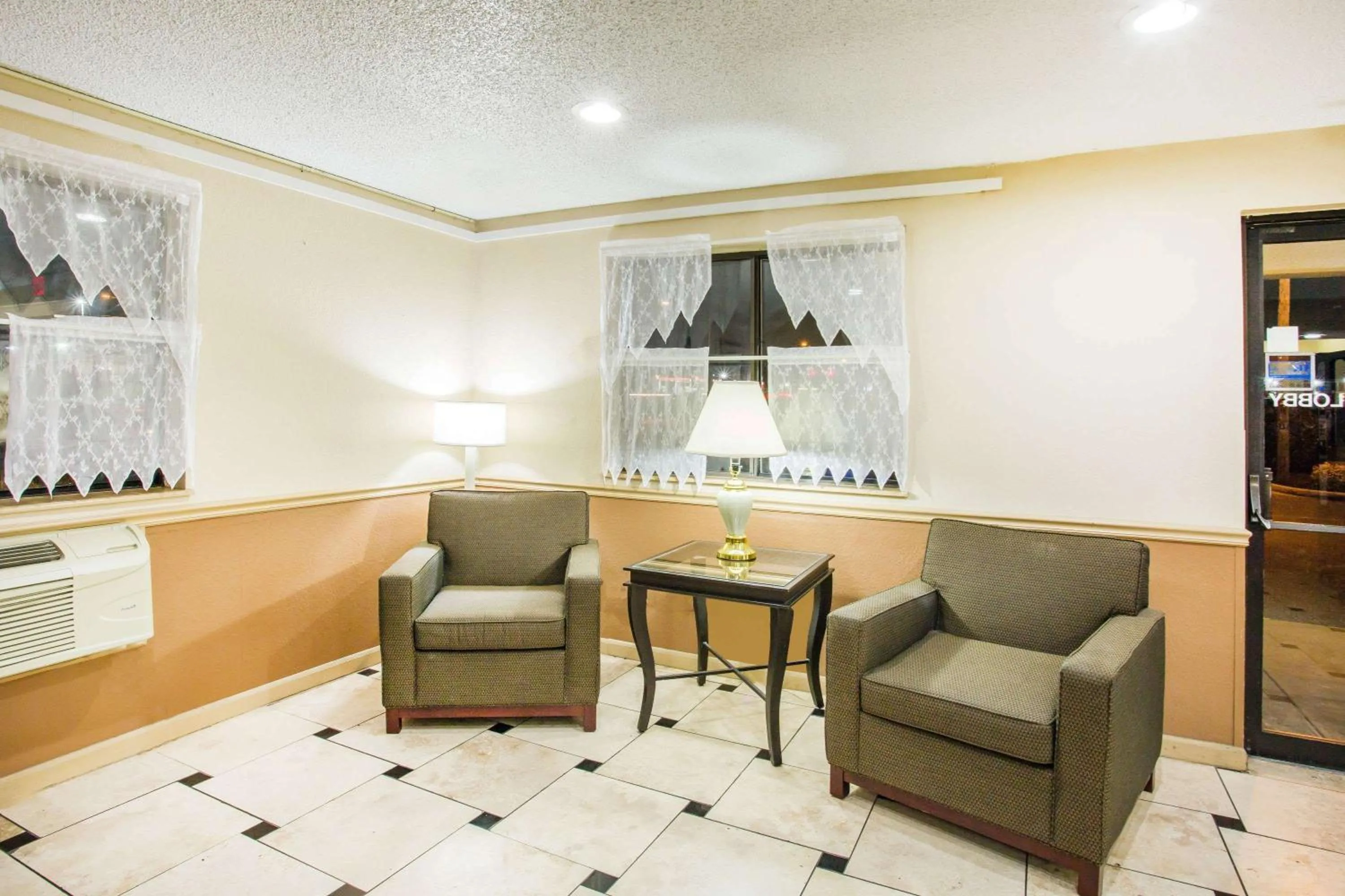 Lobby or reception in Super 8 by Wyndham Harrisonburg