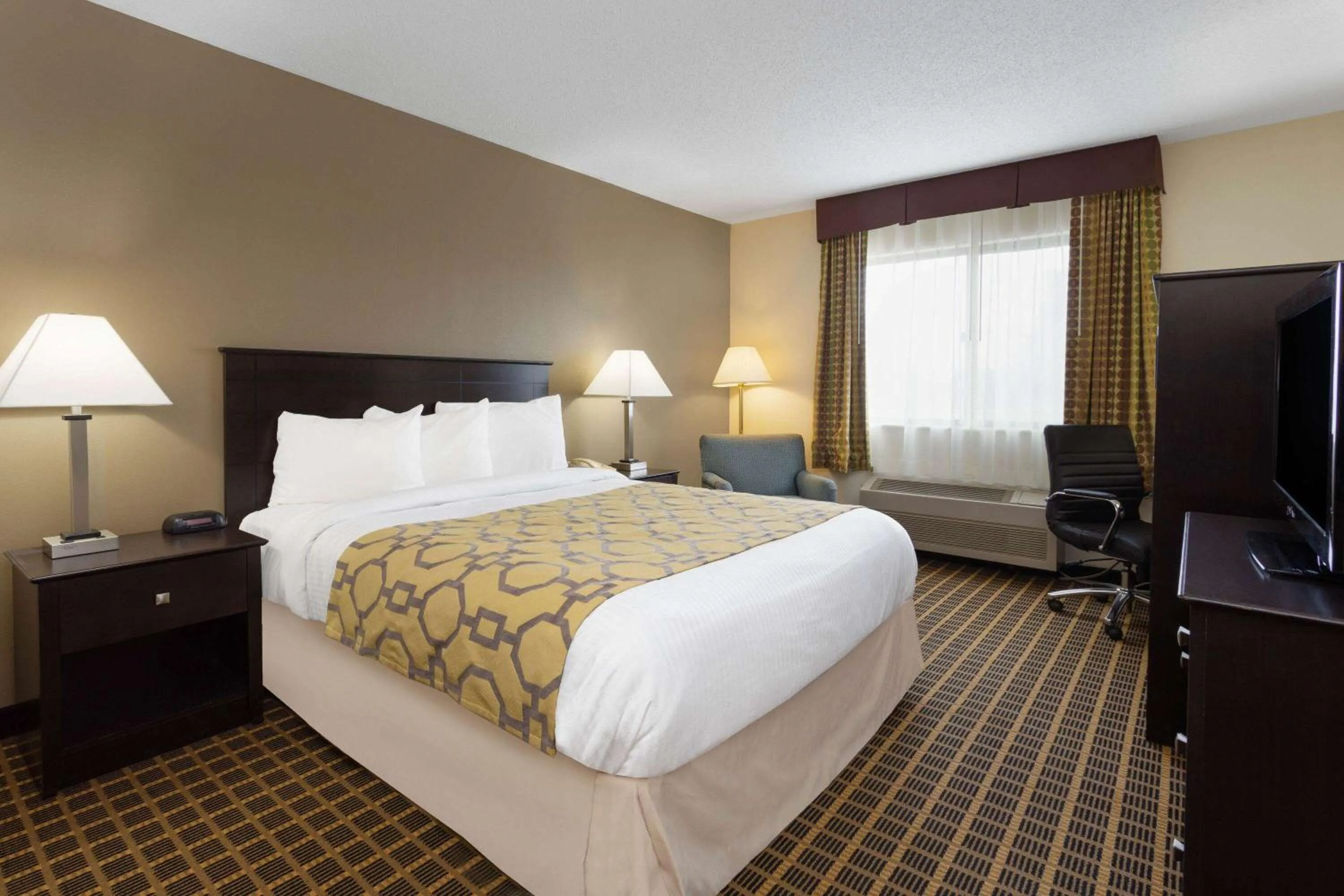 Photo of the whole room, Bed in Baymont by Wyndham Harvard