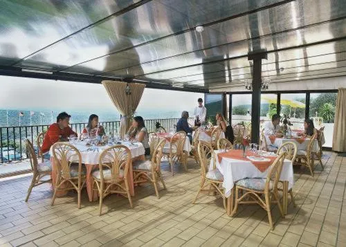 Restaurant/places to eat in Alte Hotel