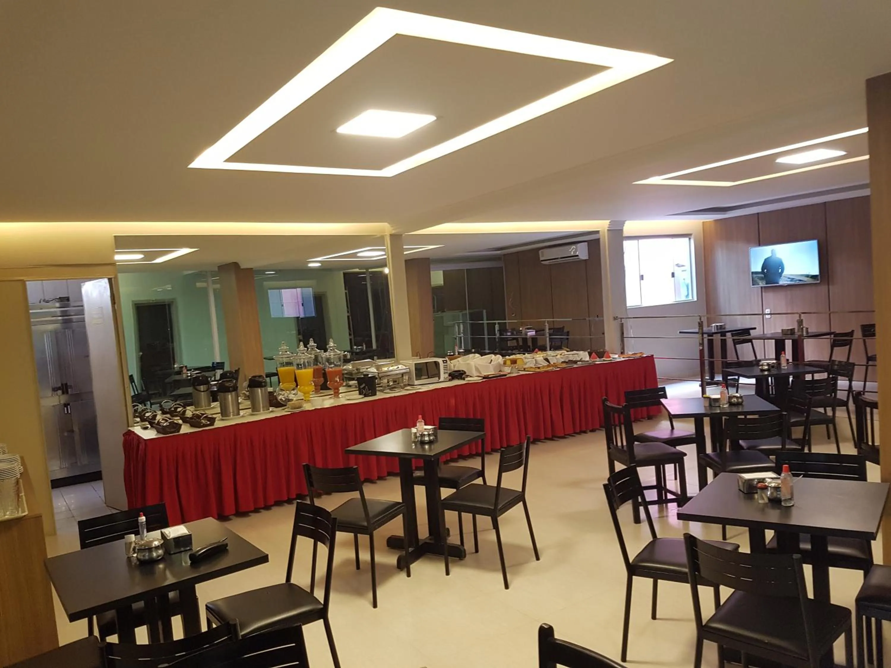 Restaurant/places to eat in Oft Place Hotel