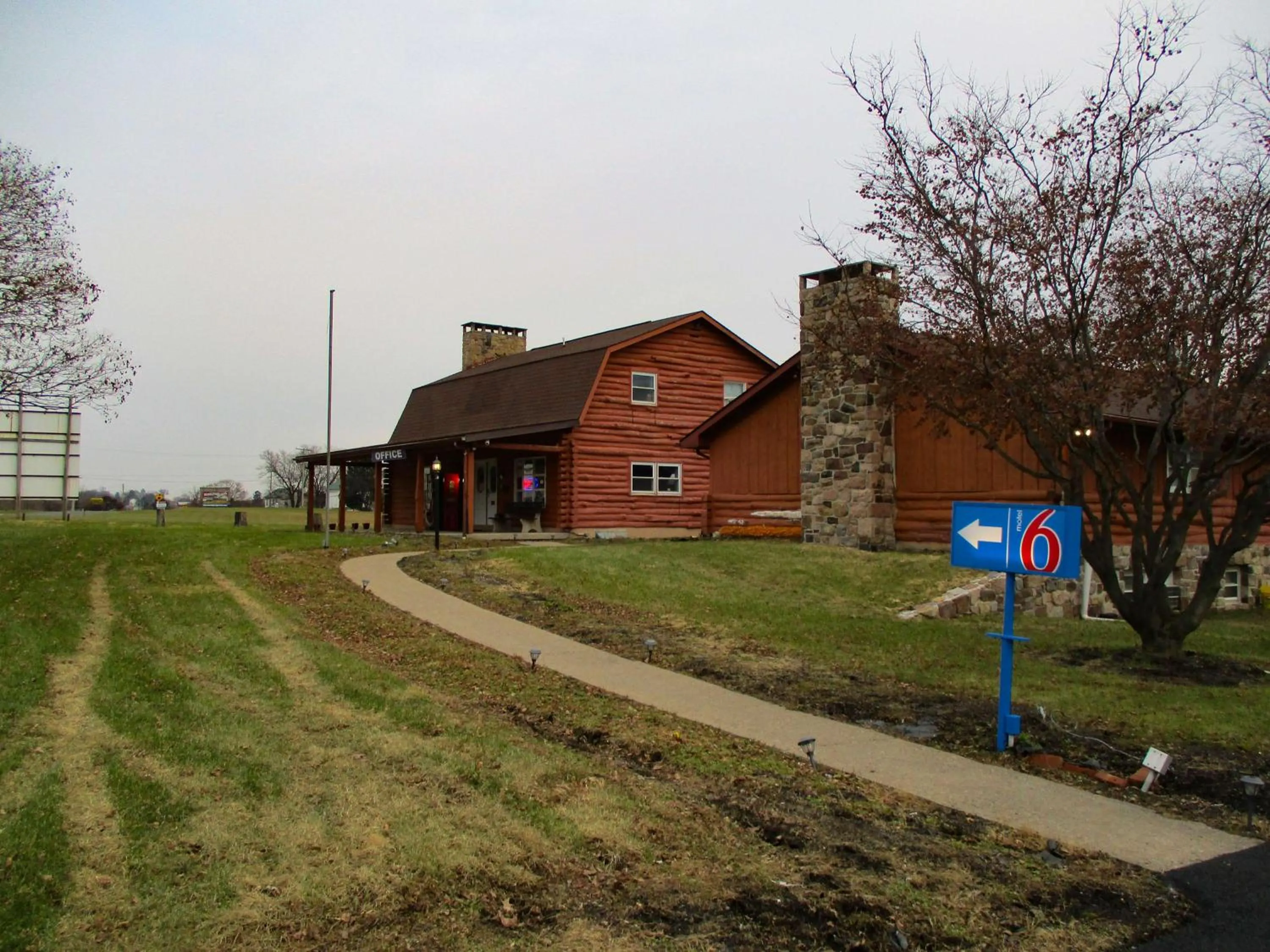 Property building in Motel 6-Shartlesville, PA