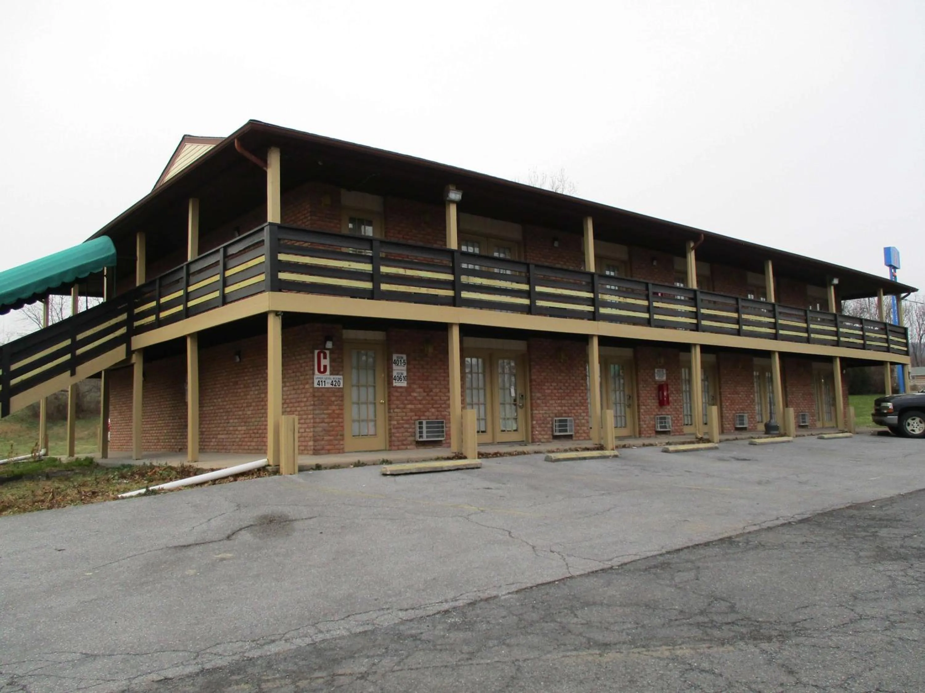 Property building in Motel 6-Shartlesville, PA