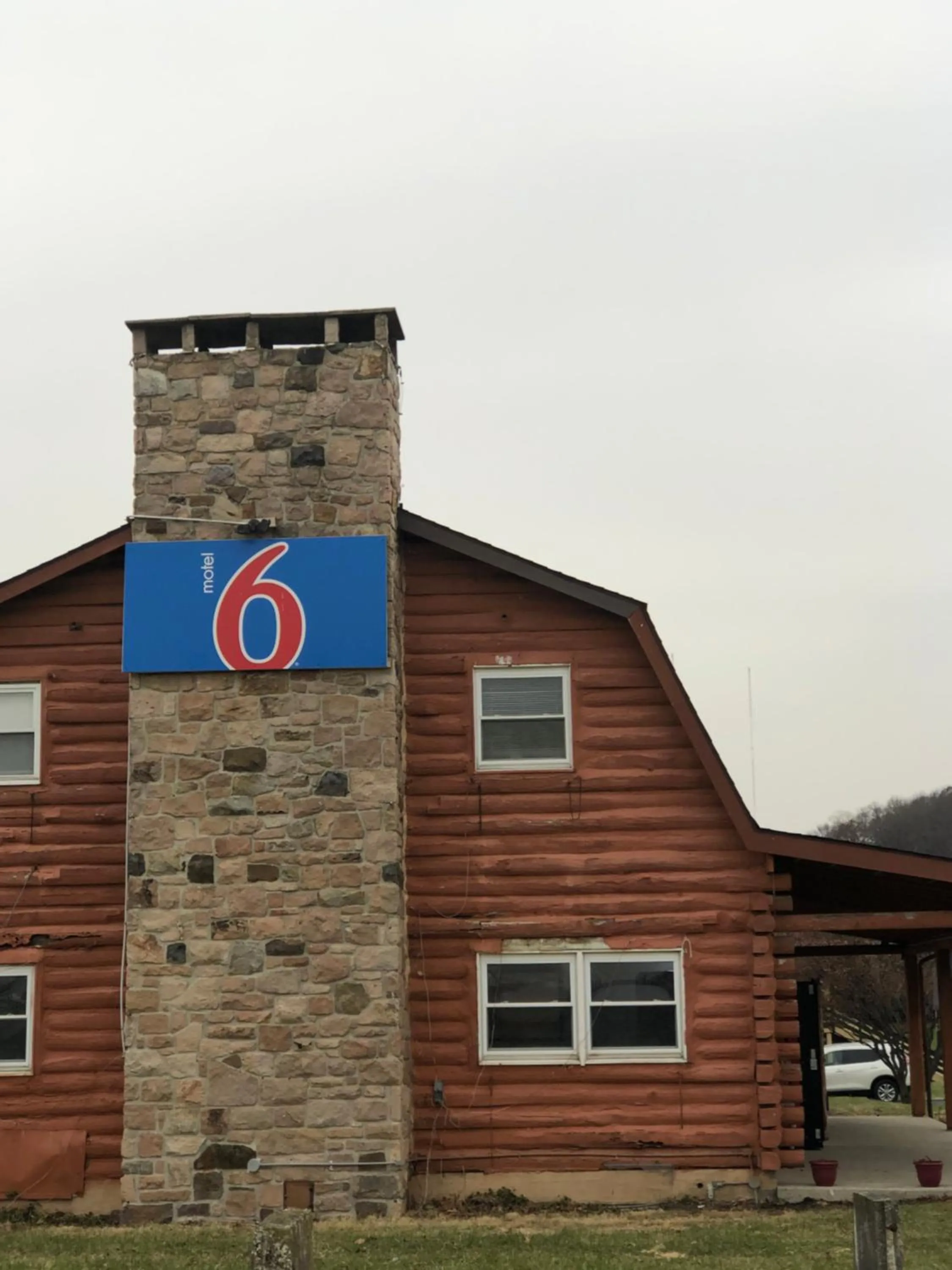 Property building in Motel 6-Shartlesville, PA