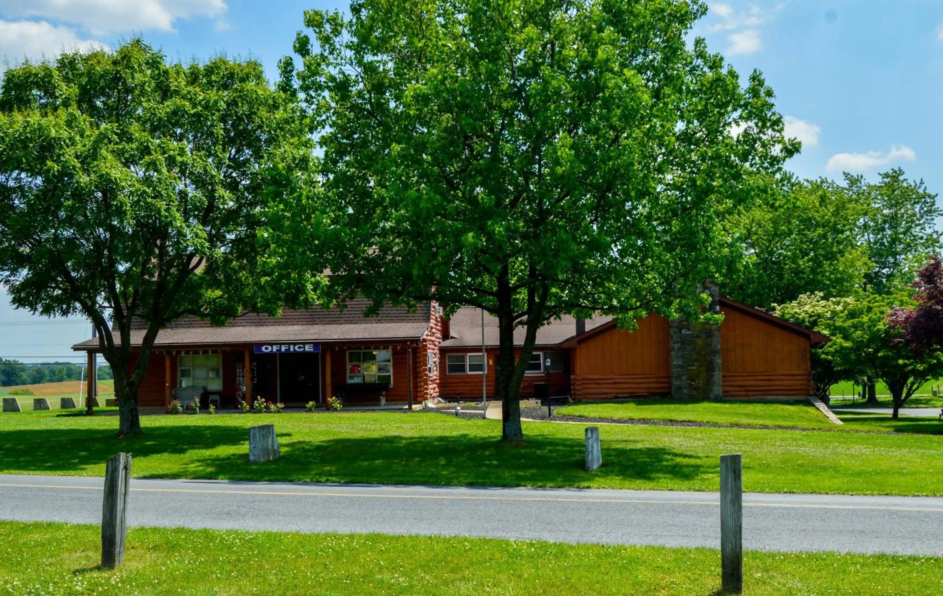 Property building in Motel 6-Shartlesville, PA