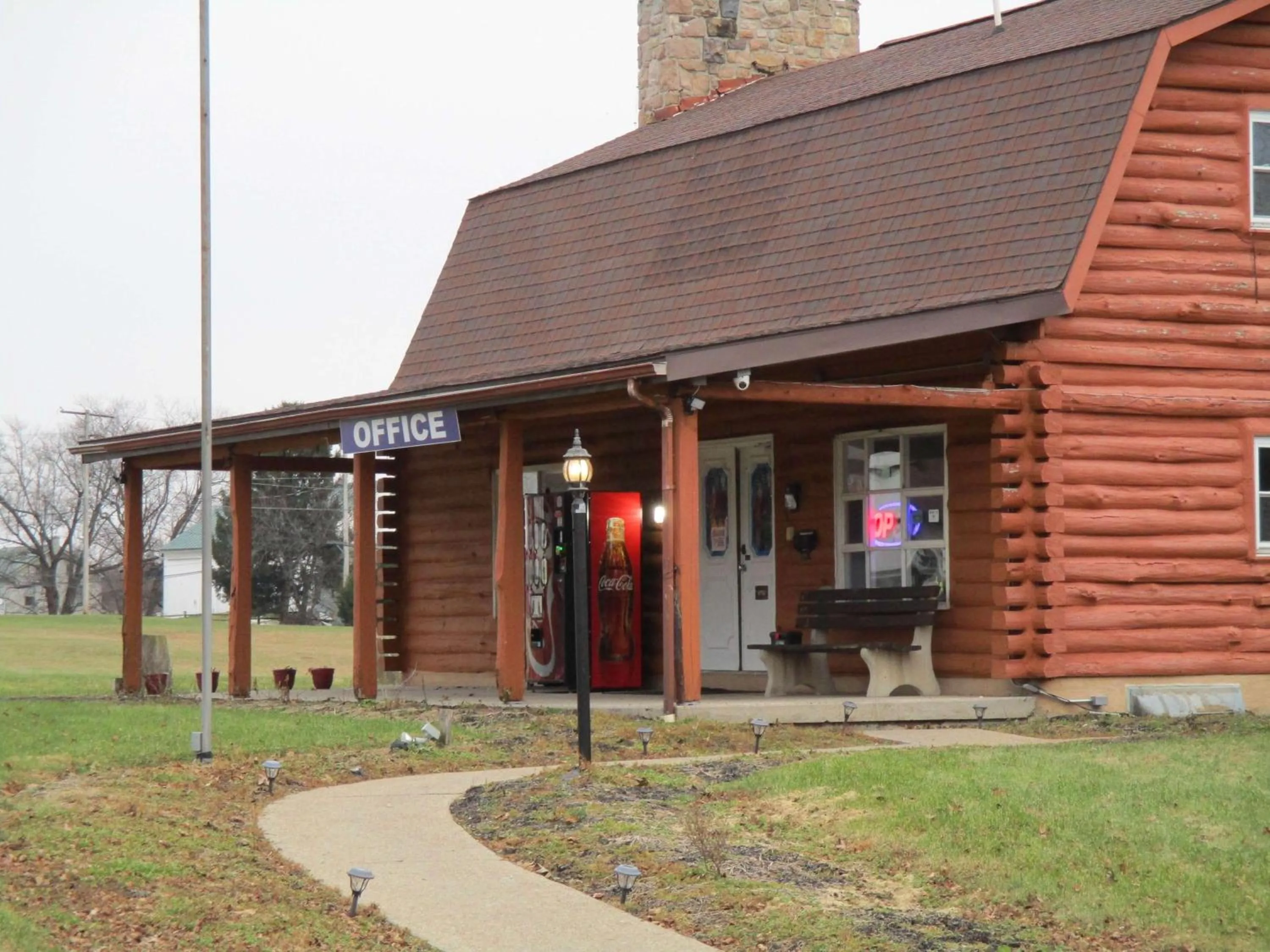 Property building in Motel 6-Shartlesville, PA