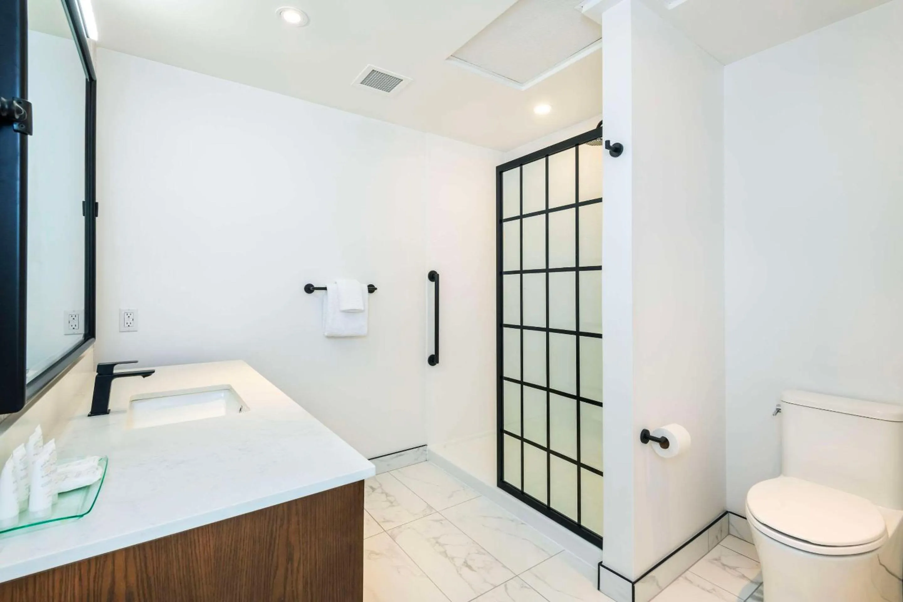 Bedroom in Calabogie Peaks Hotel, Ascend Hotel Member