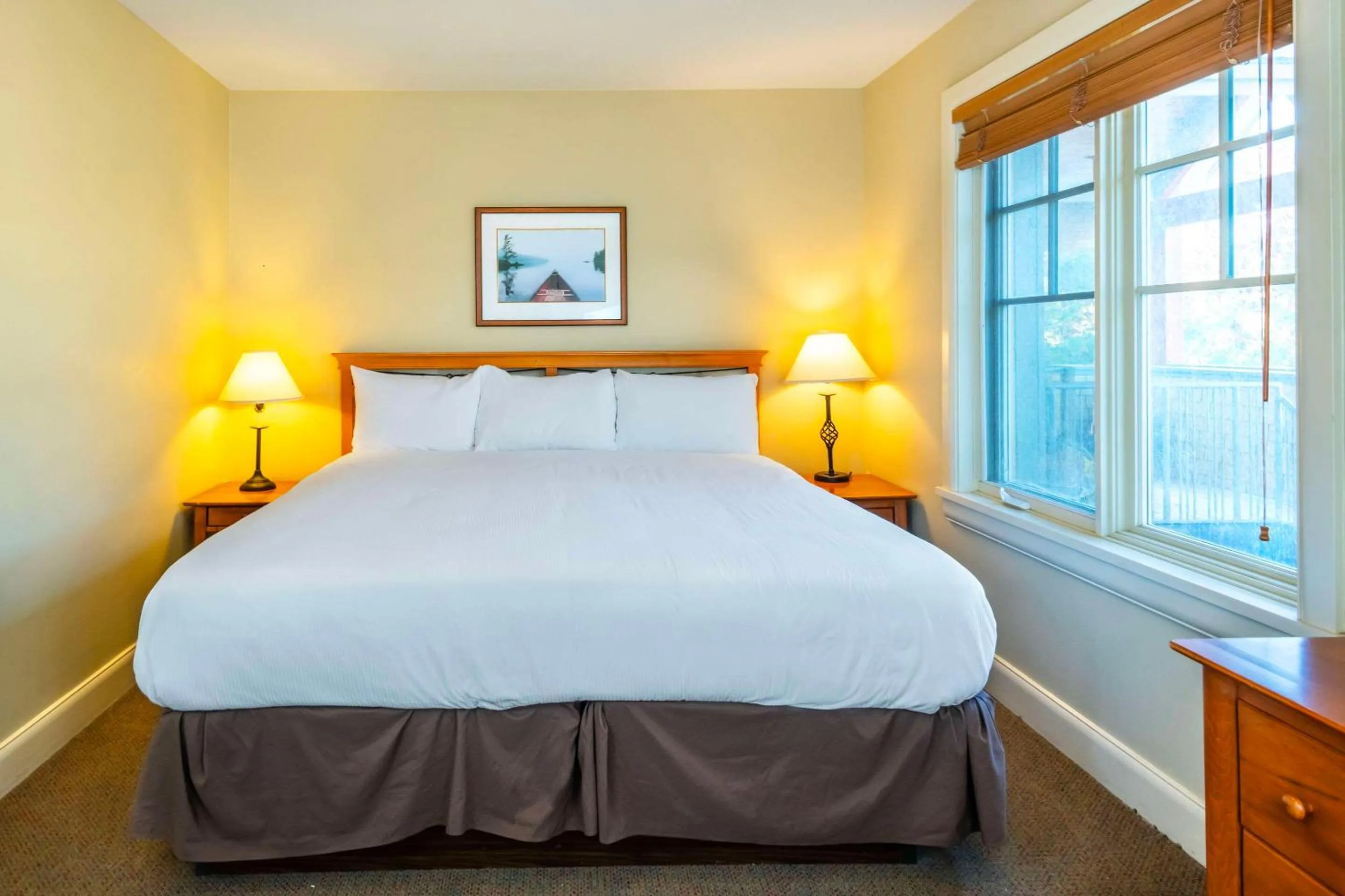 Bedroom, Bed in Calabogie Peaks Hotel, Ascend Hotel Member