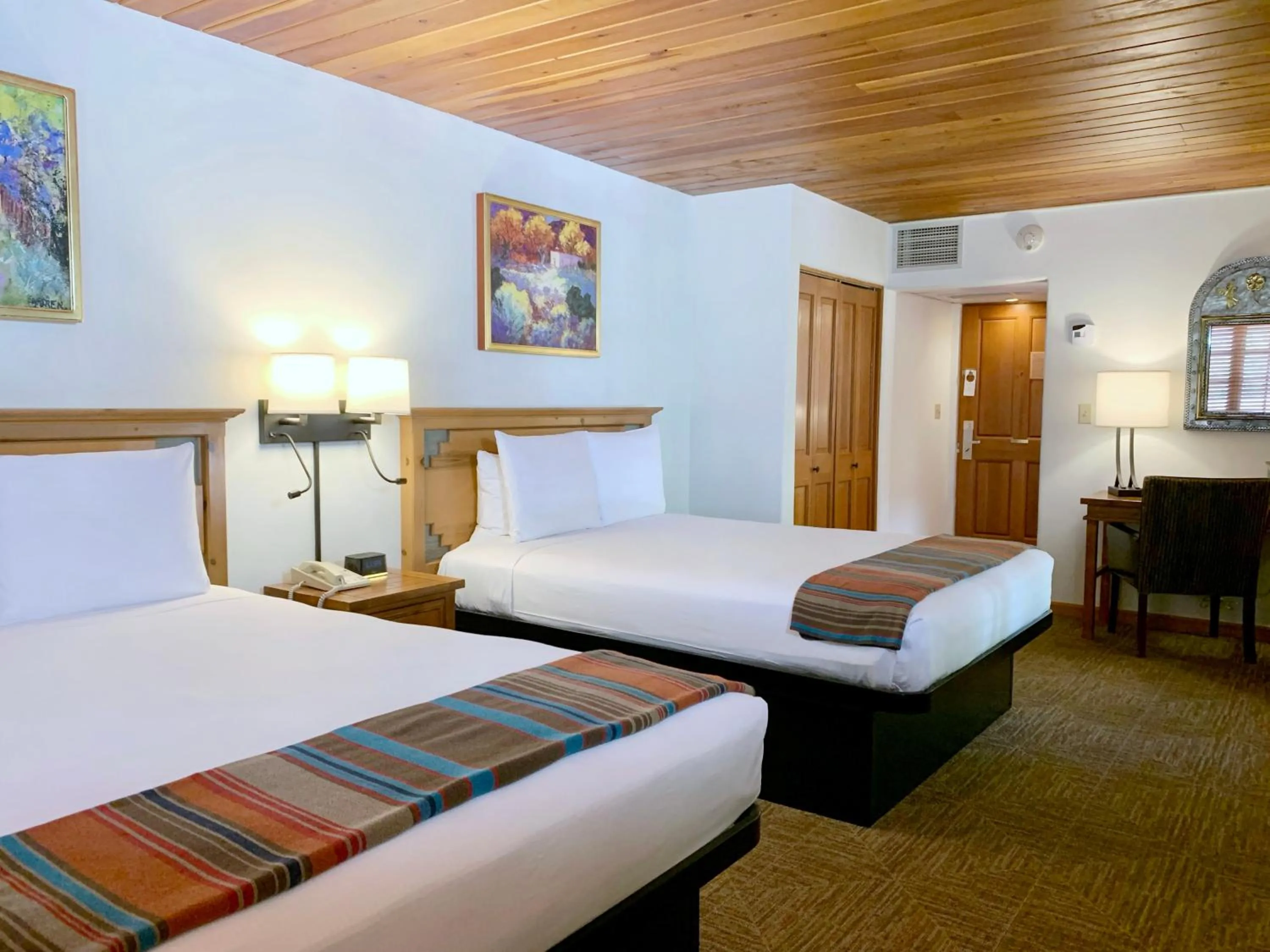 Restaurant/places to eat, Bed in Inn on the Alameda