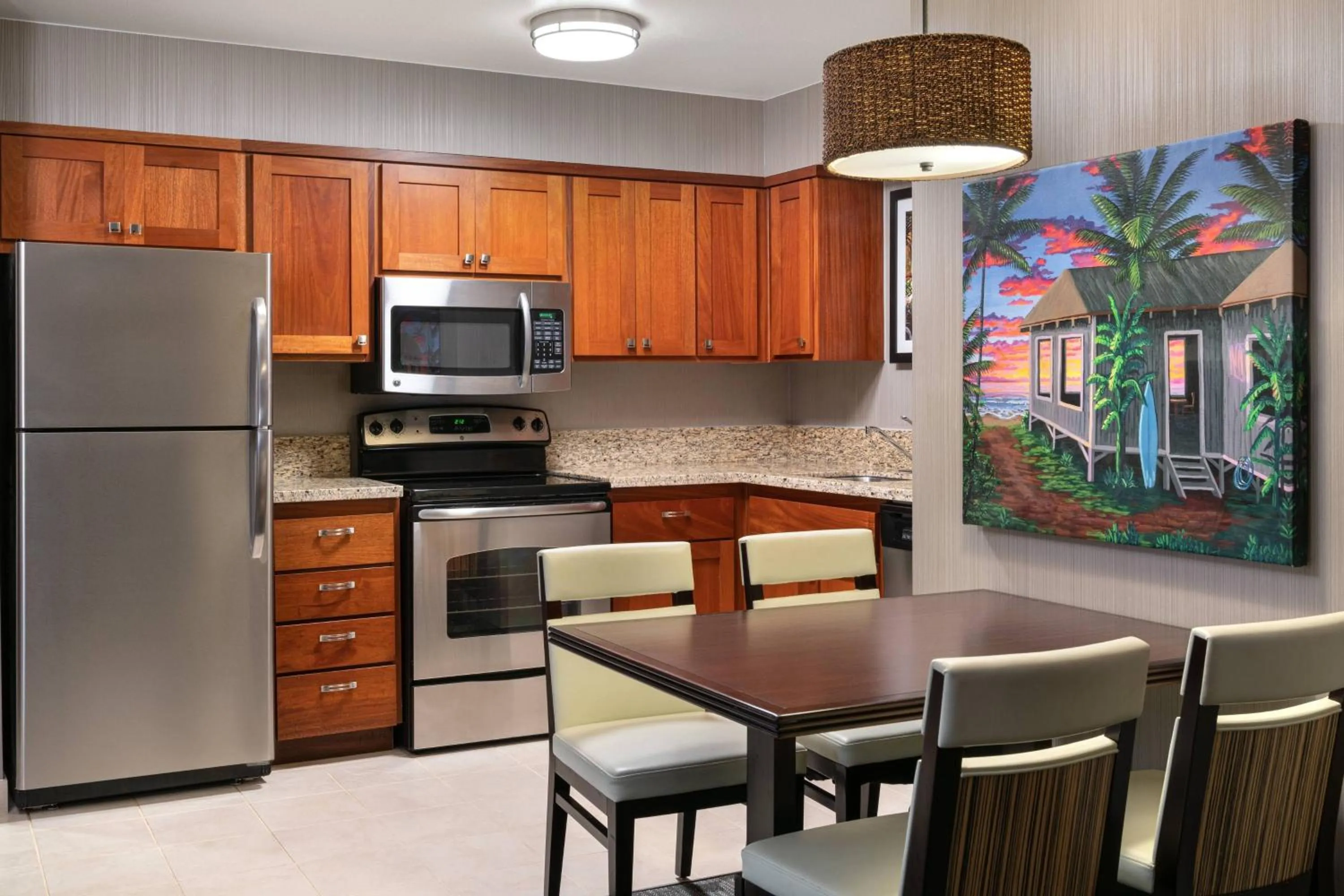 Kitchen or kitchenette in Courtyard by Marriott Maui Kahului Airport