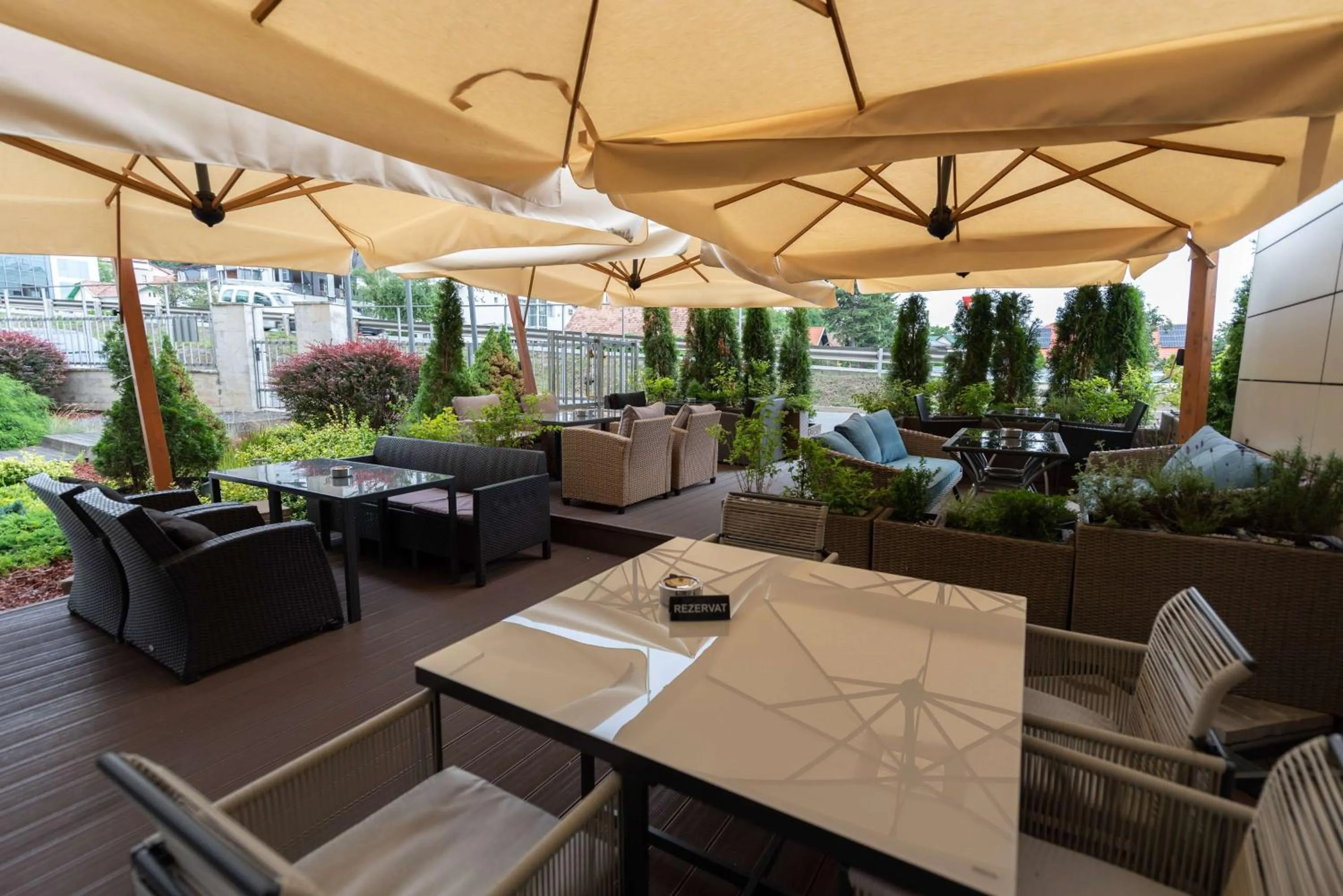 Restaurant/places to eat in Wyndham Cluj