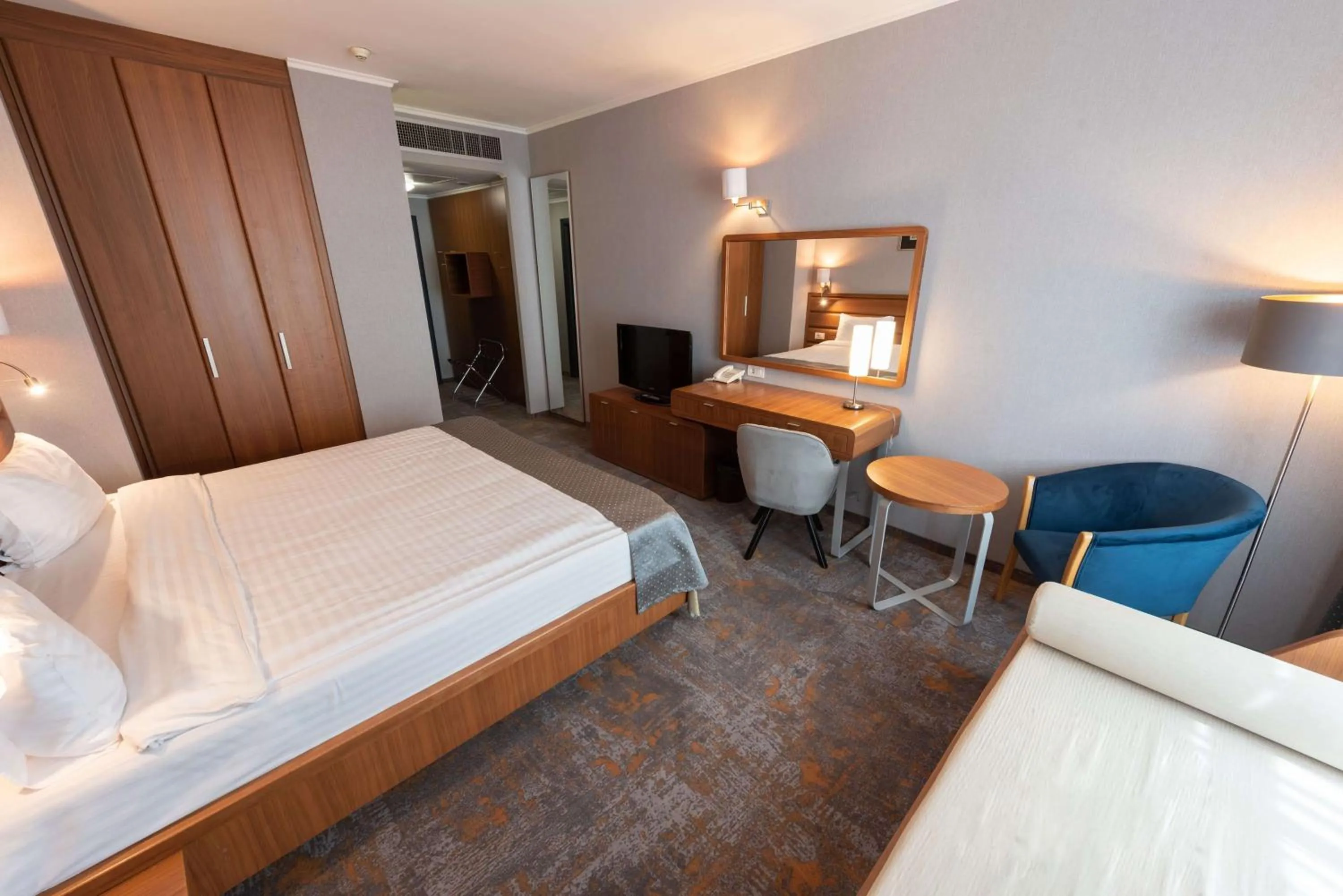 Photo of the whole room, Bed in Wyndham Cluj