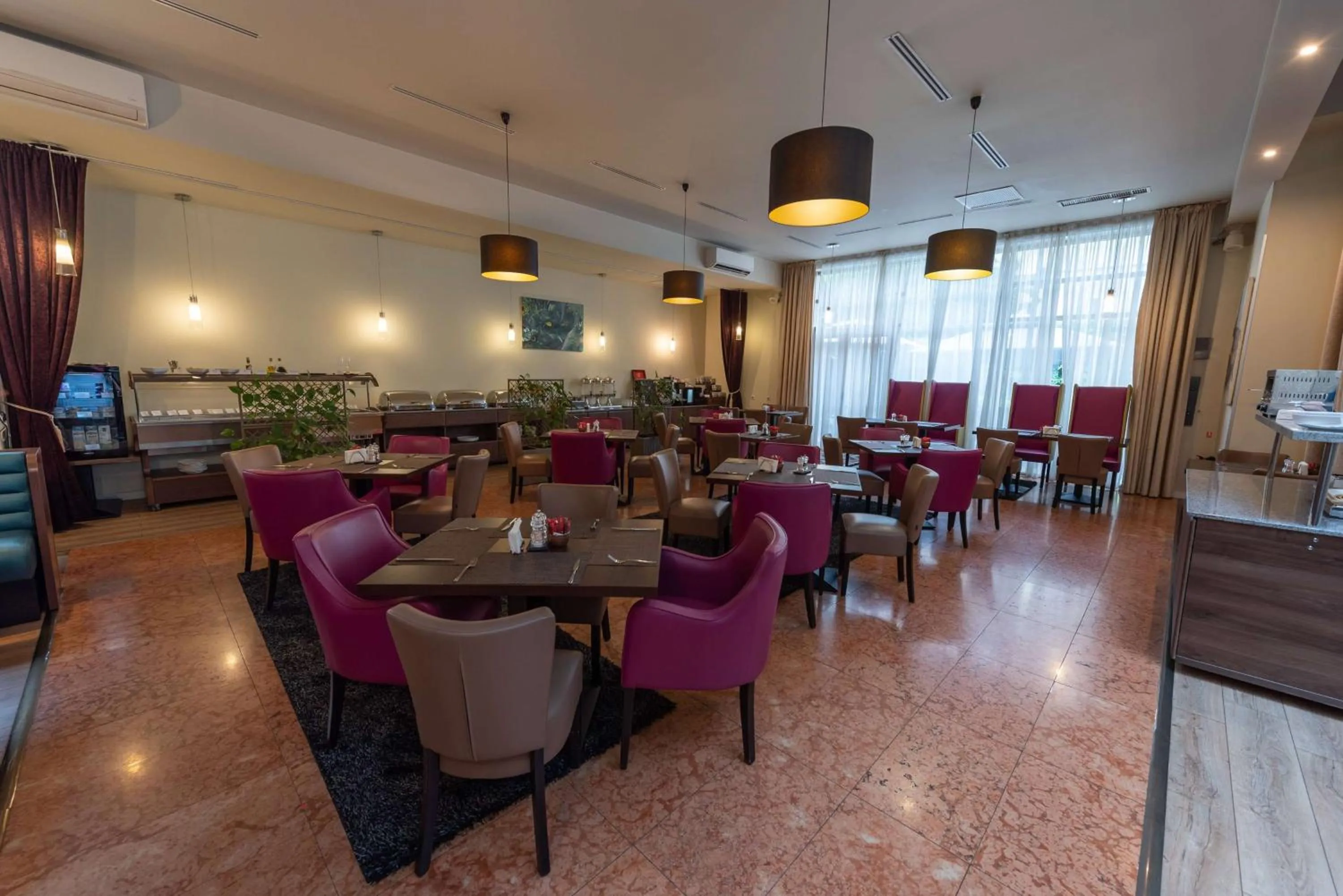 Restaurant/places to eat in Wyndham Cluj