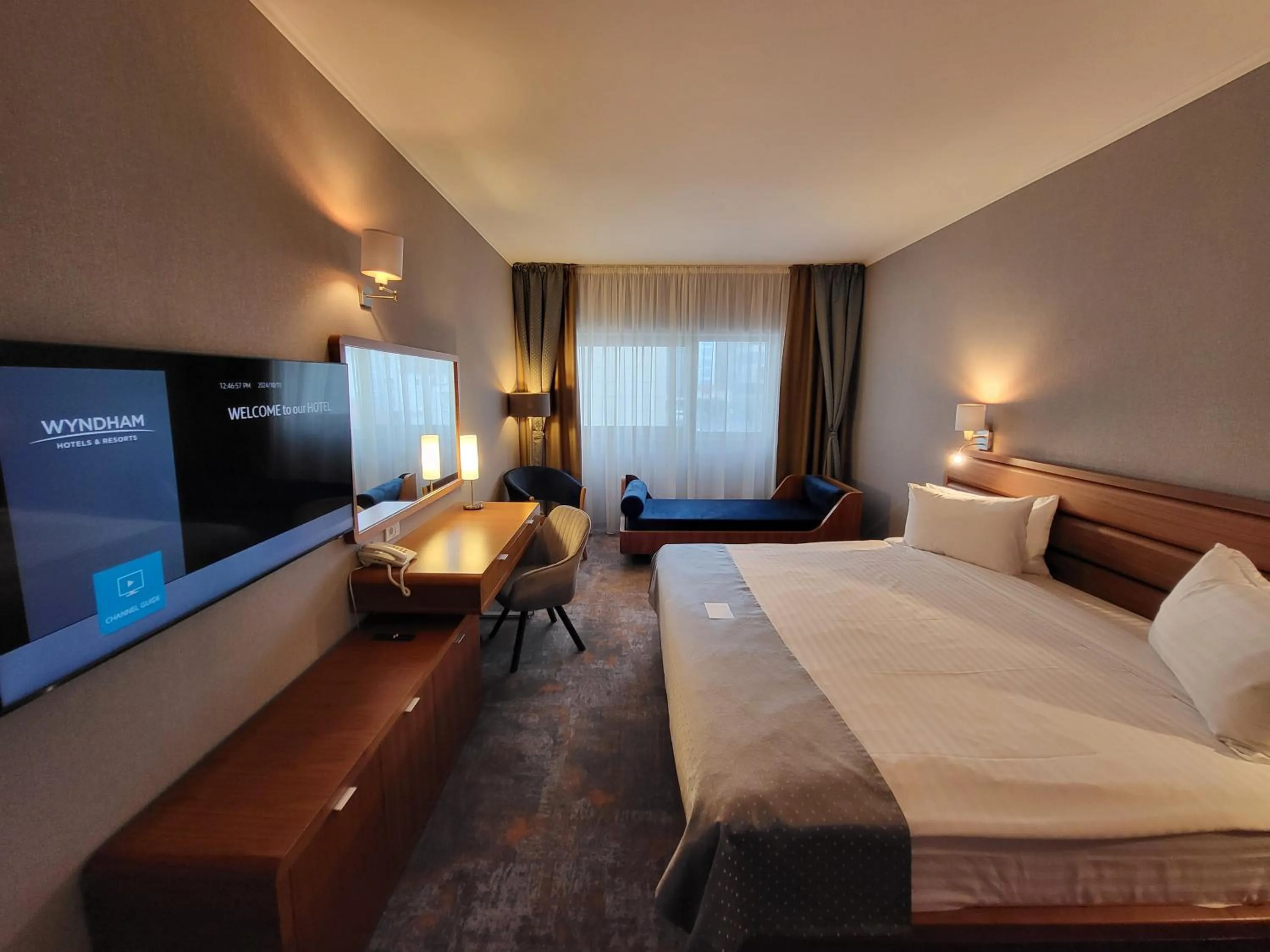 Photo of the whole room, Bed in Wyndham Cluj