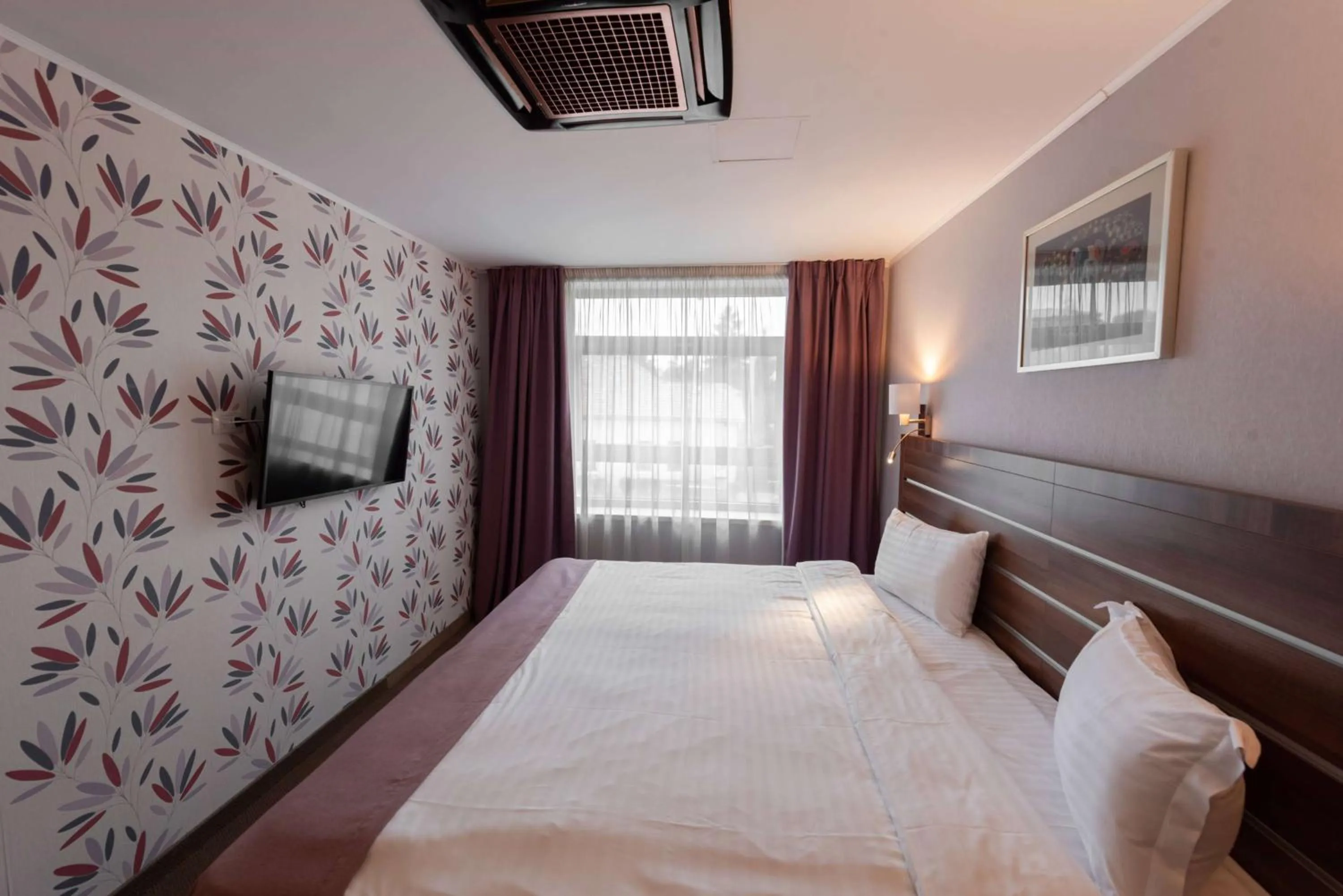 Photo of the whole room, Bed in Wyndham Cluj