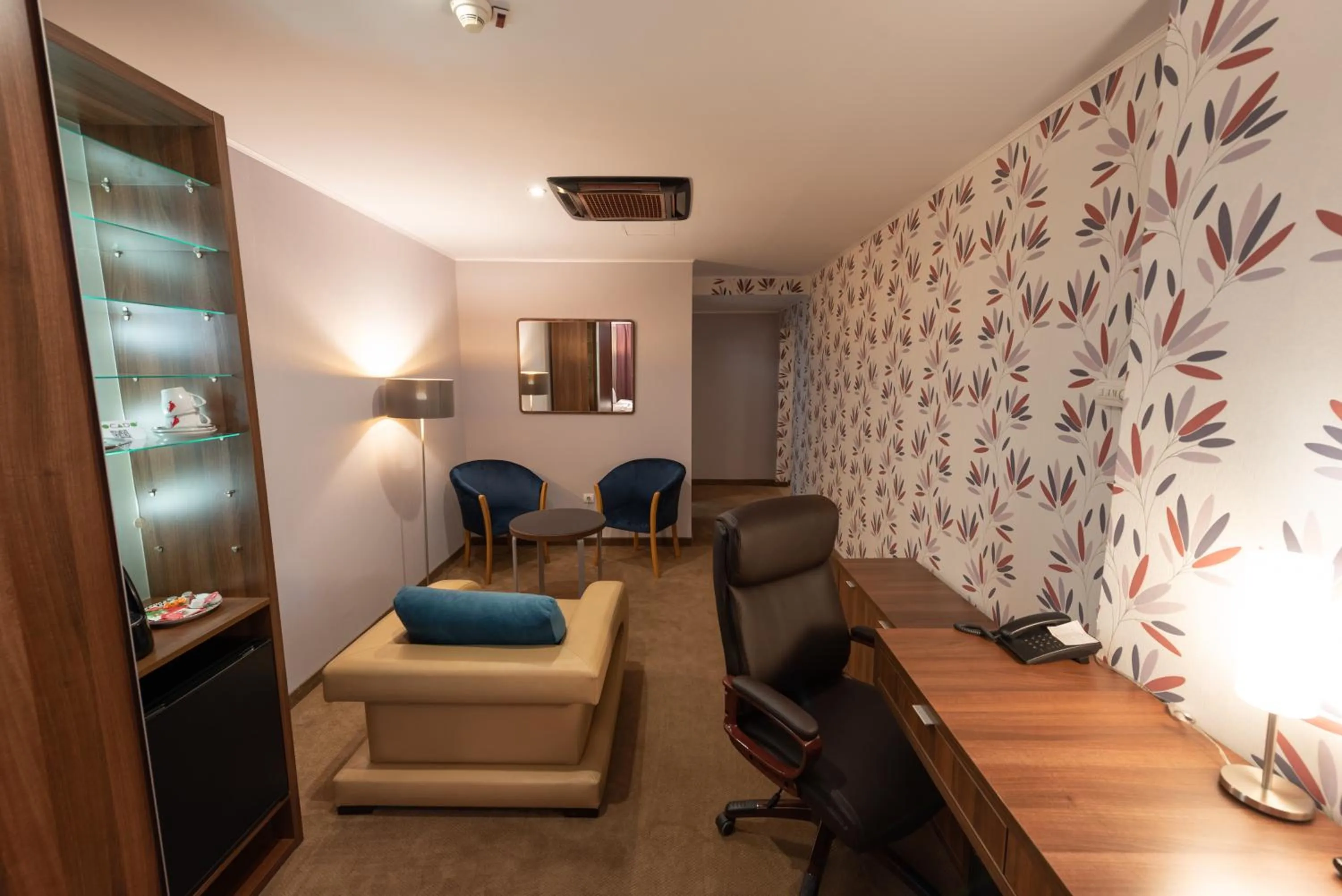 Living room in Wyndham Cluj