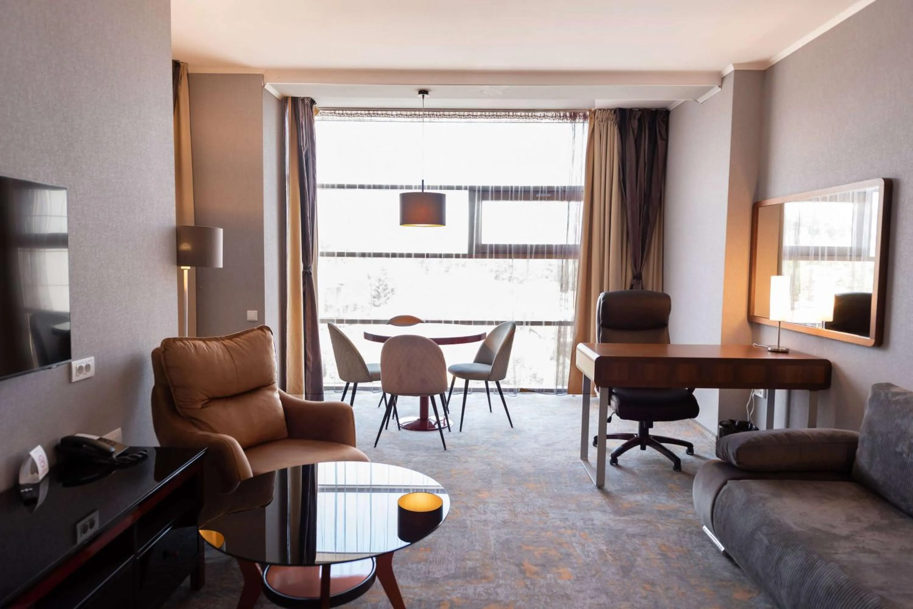 Photo of the whole room in Wyndham Cluj