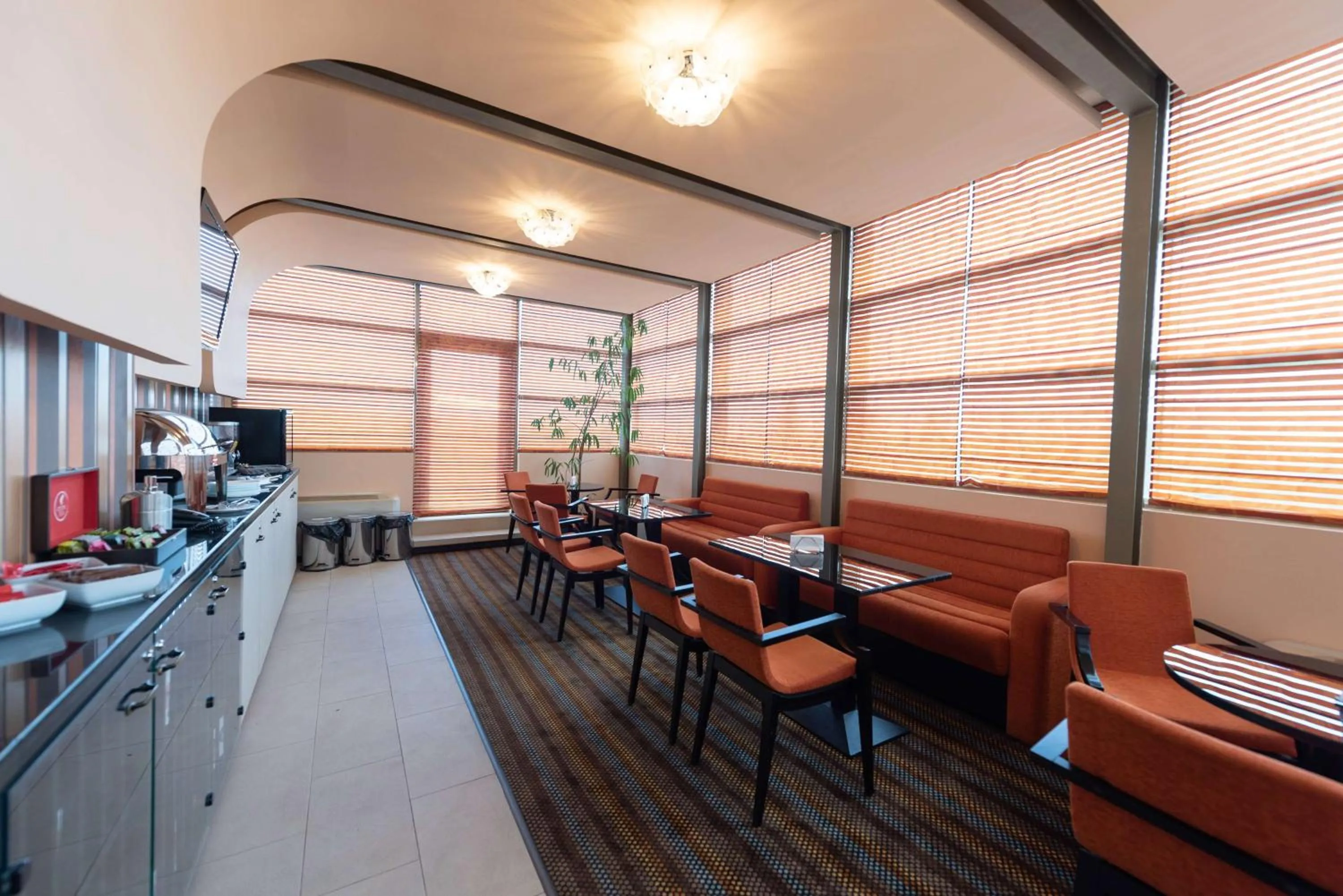 Restaurant/places to eat in Wyndham Cluj