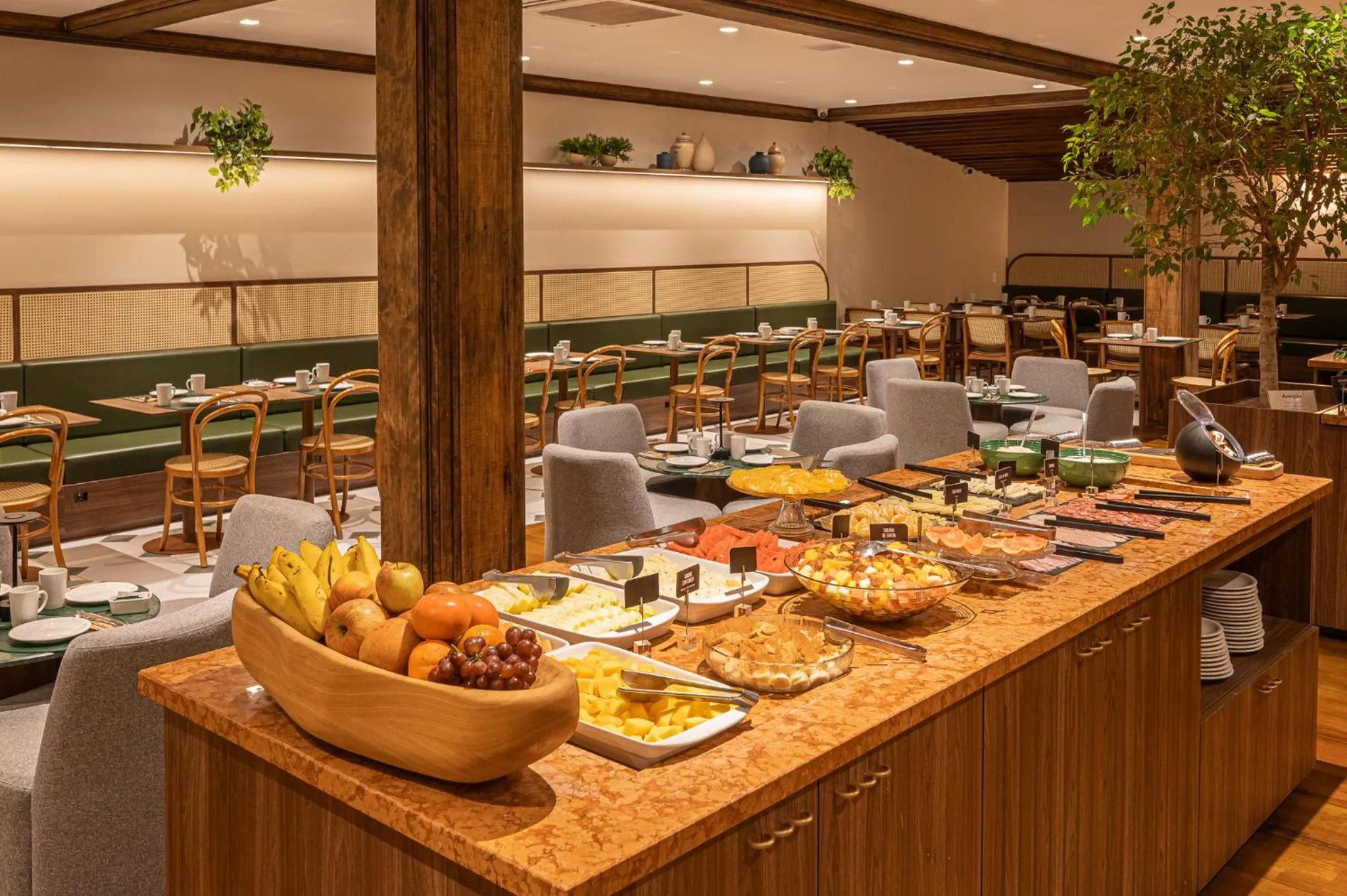 Restaurant/places to eat in Serrazul Hotel