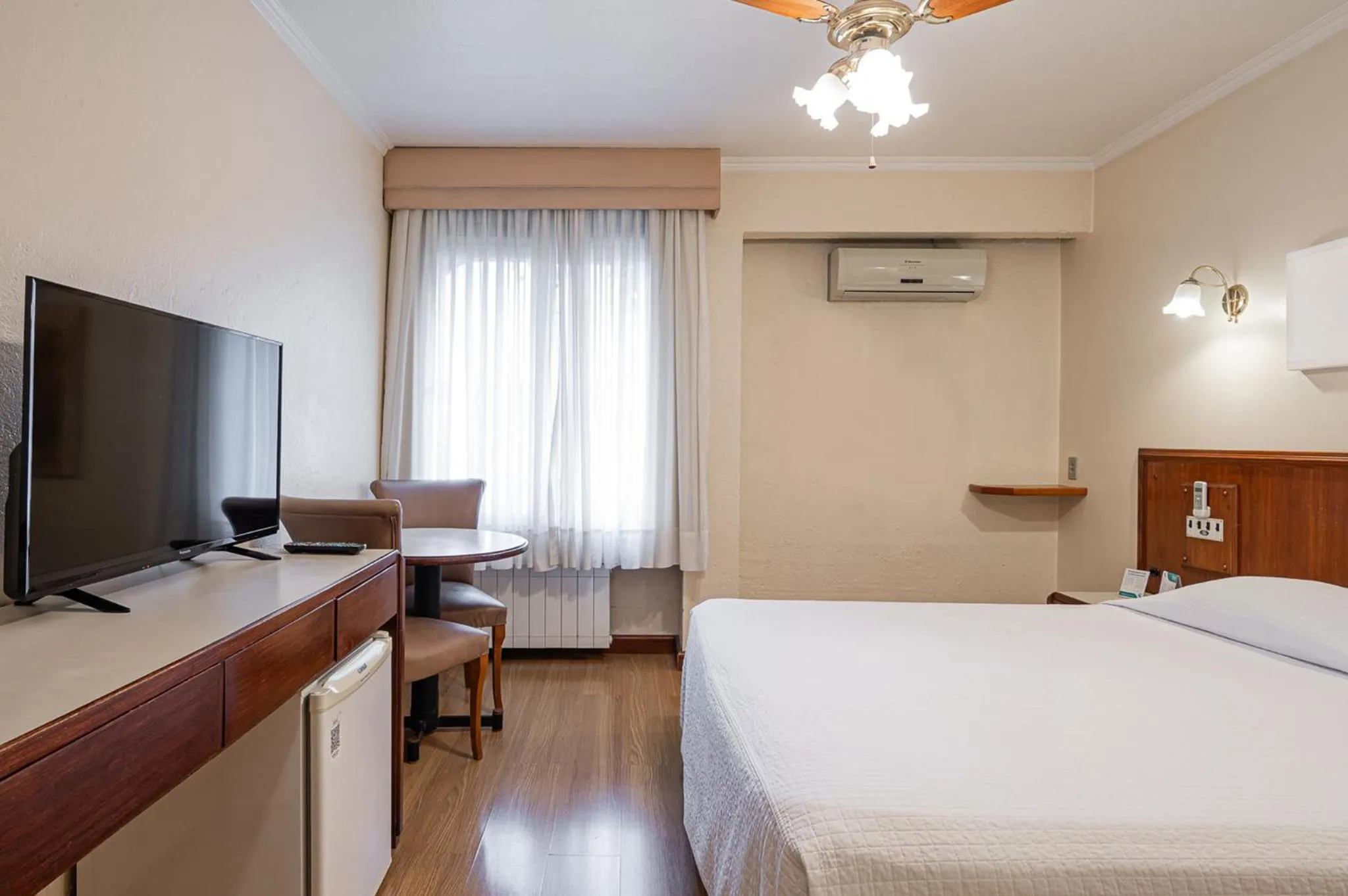 Bedroom, Bed in Serrazul Hotel