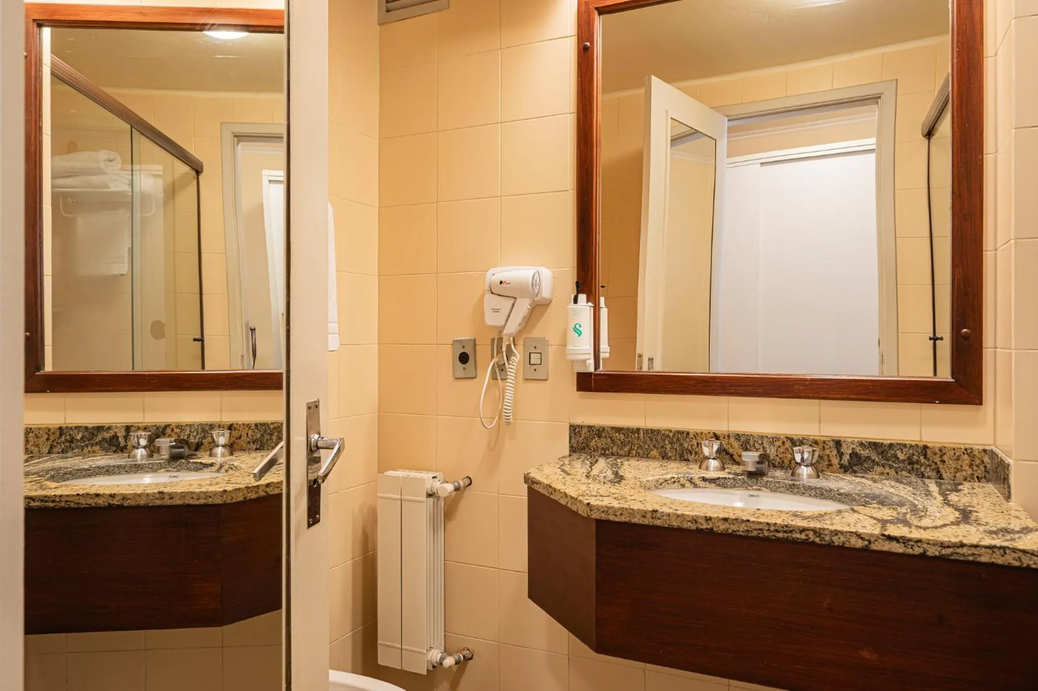 Bathroom in Serrazul Hotel