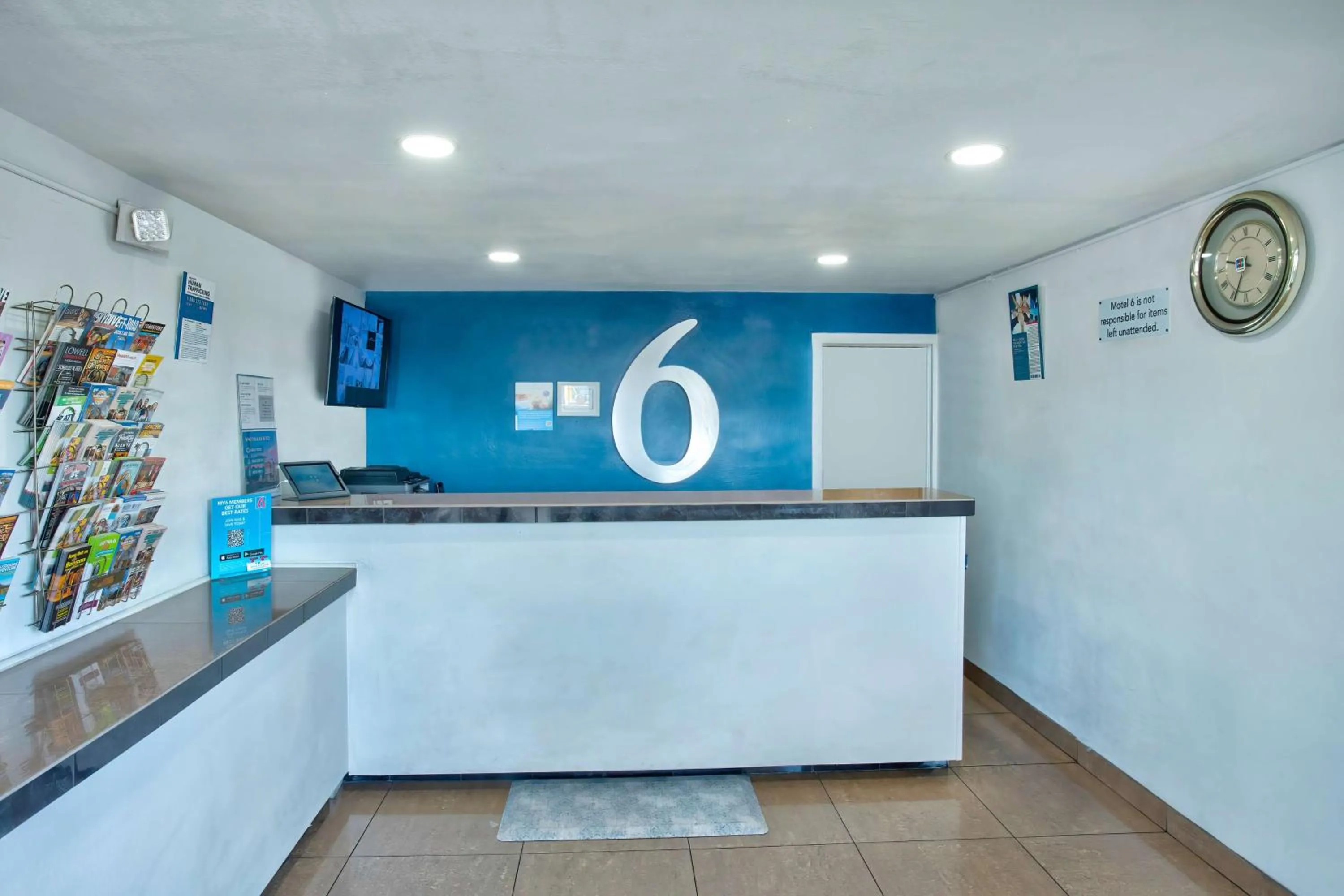 Lobby or reception in Motel 6 Tucson, AZ - East Williams Center