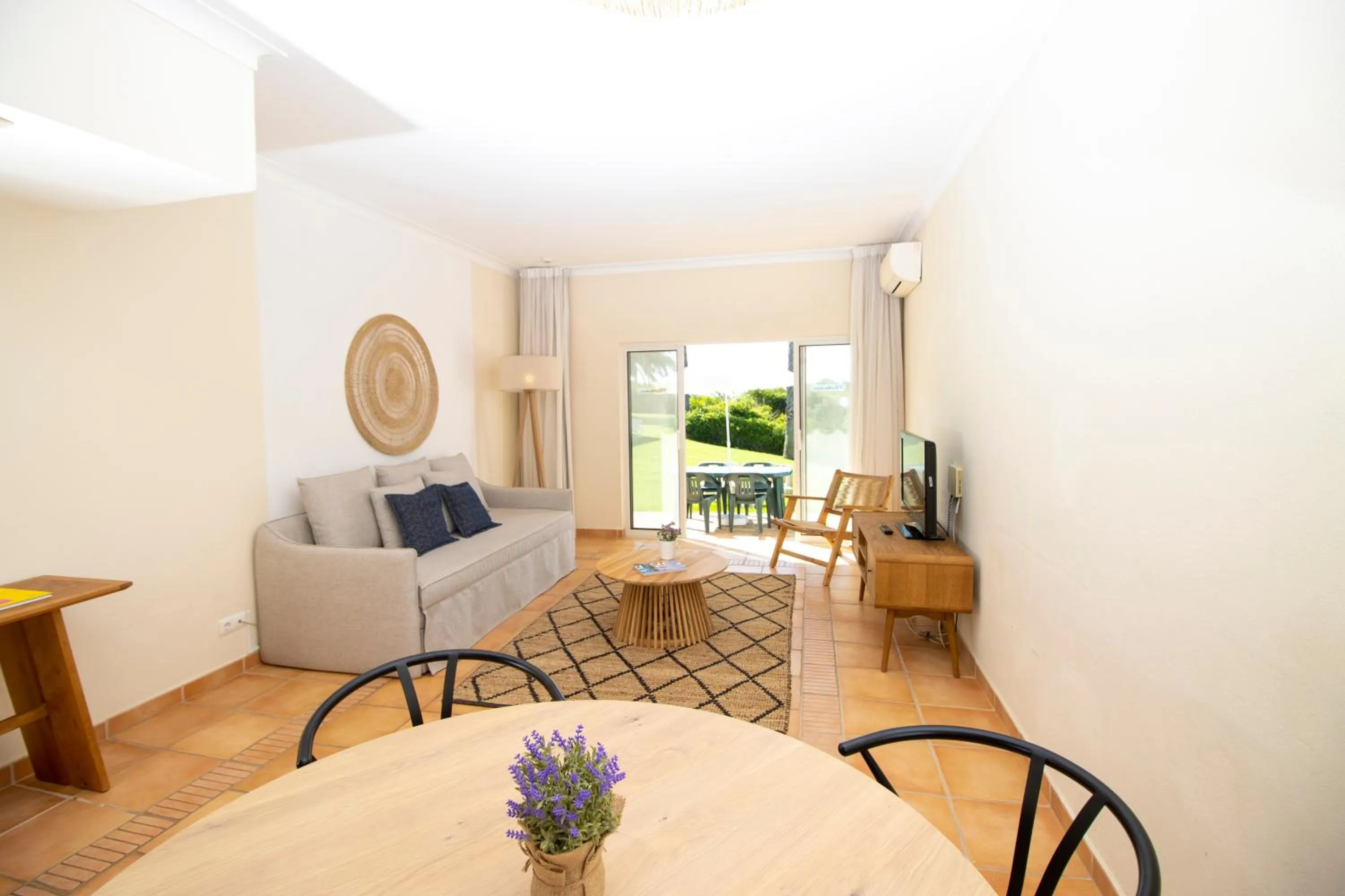 Communal lounge/ TV room in Pestana Palm Gardens