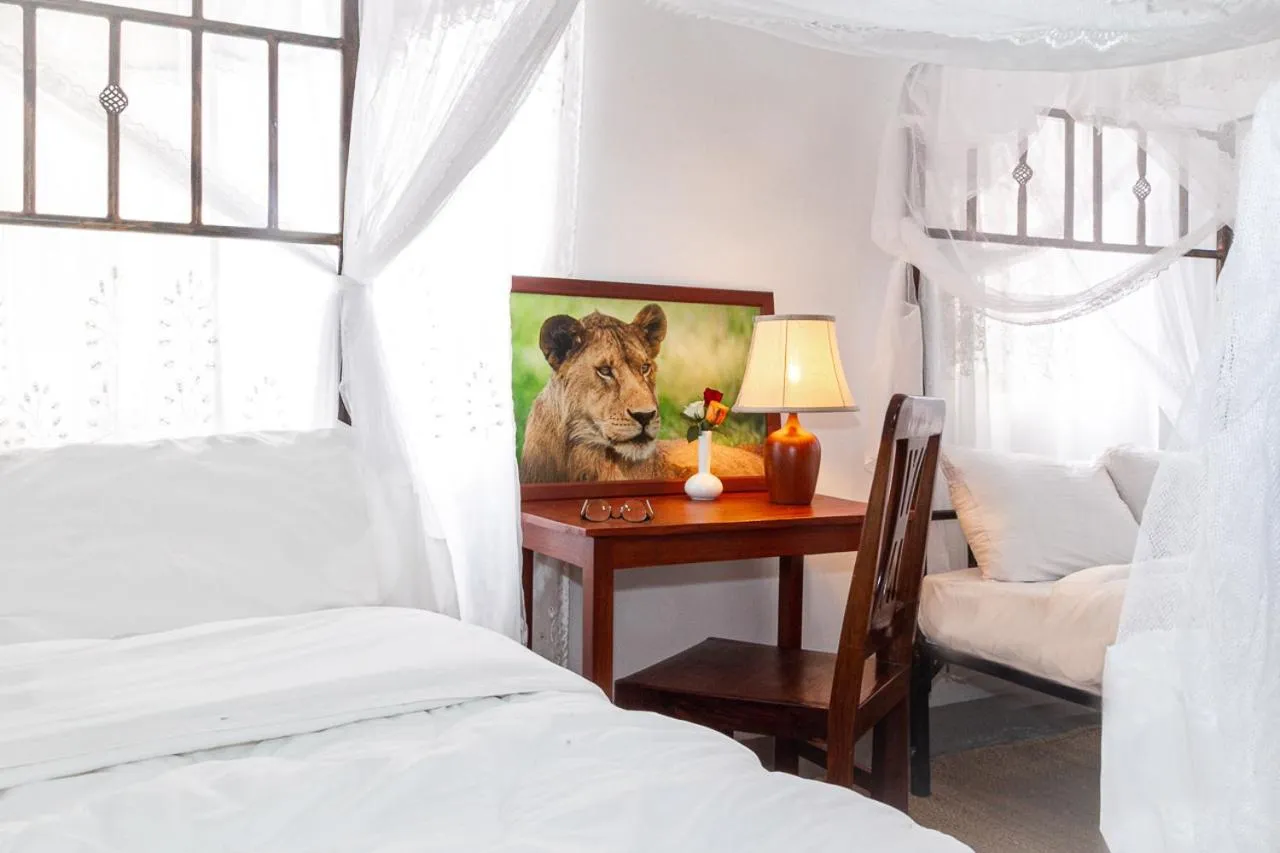 Shower, Bed in Mama Wilsen House