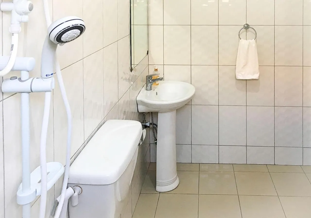 Shower in Mama Wilsen House