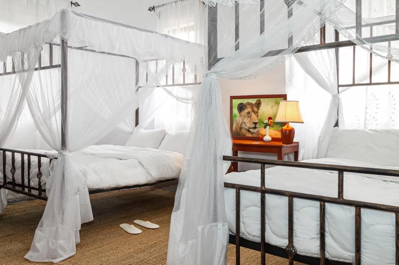 Shower, Bed in Mama Wilsen House