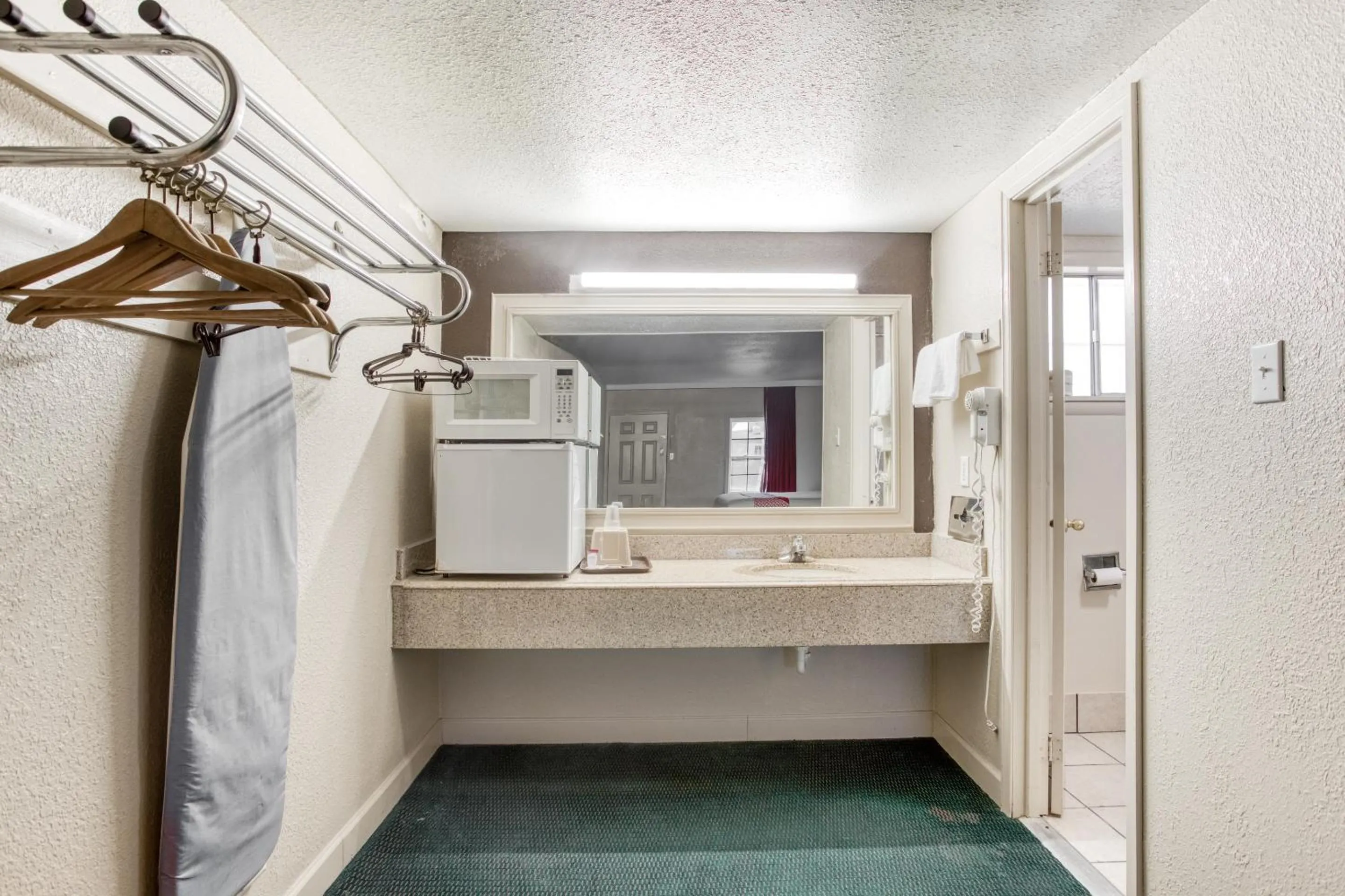 Area and facilities, Bathroom in OYO Hotel Bald Knob AR Hwy 64