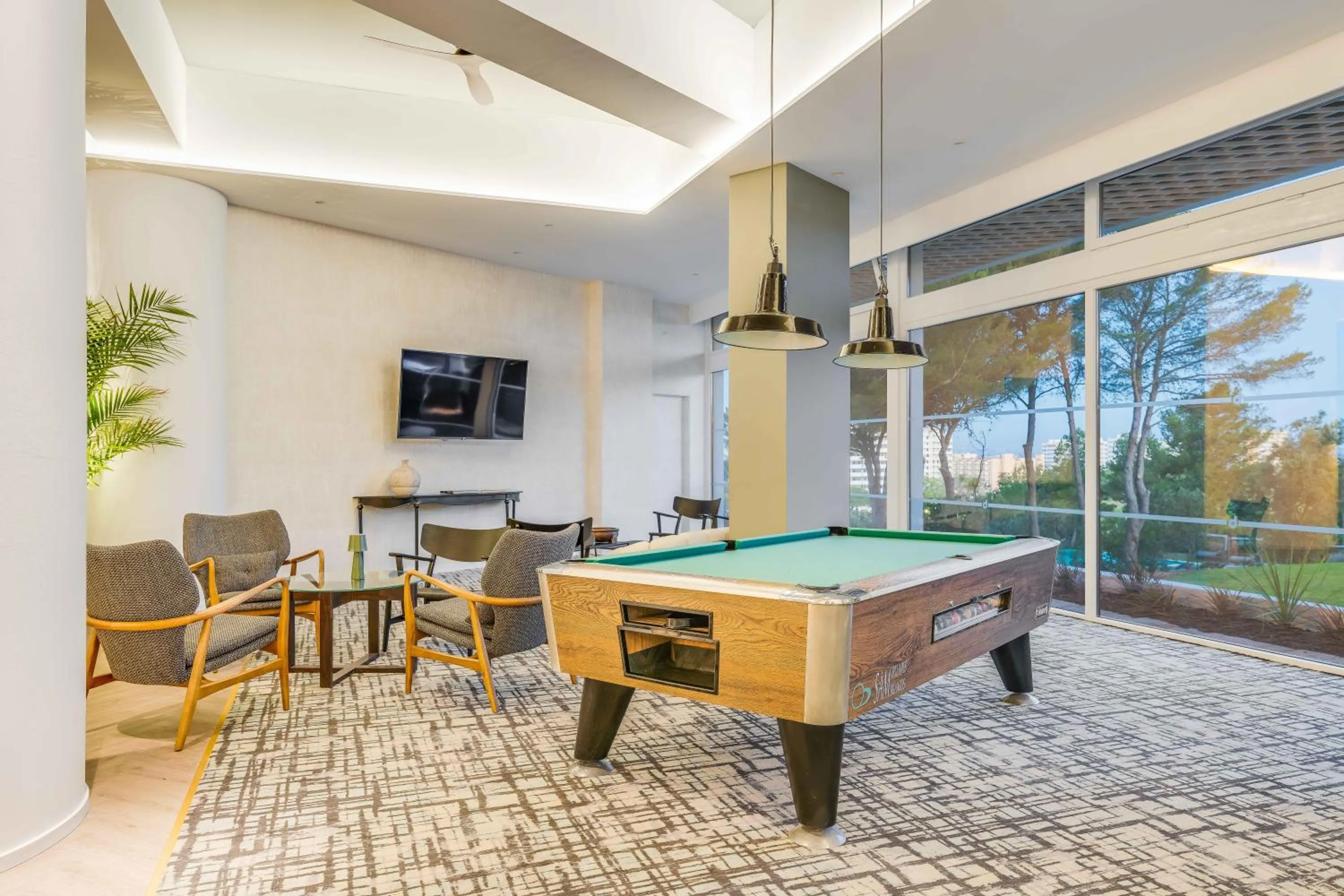 Communal lounge/ TV room in Pestana Blue Alvor Beach - All Inclusive Hotel