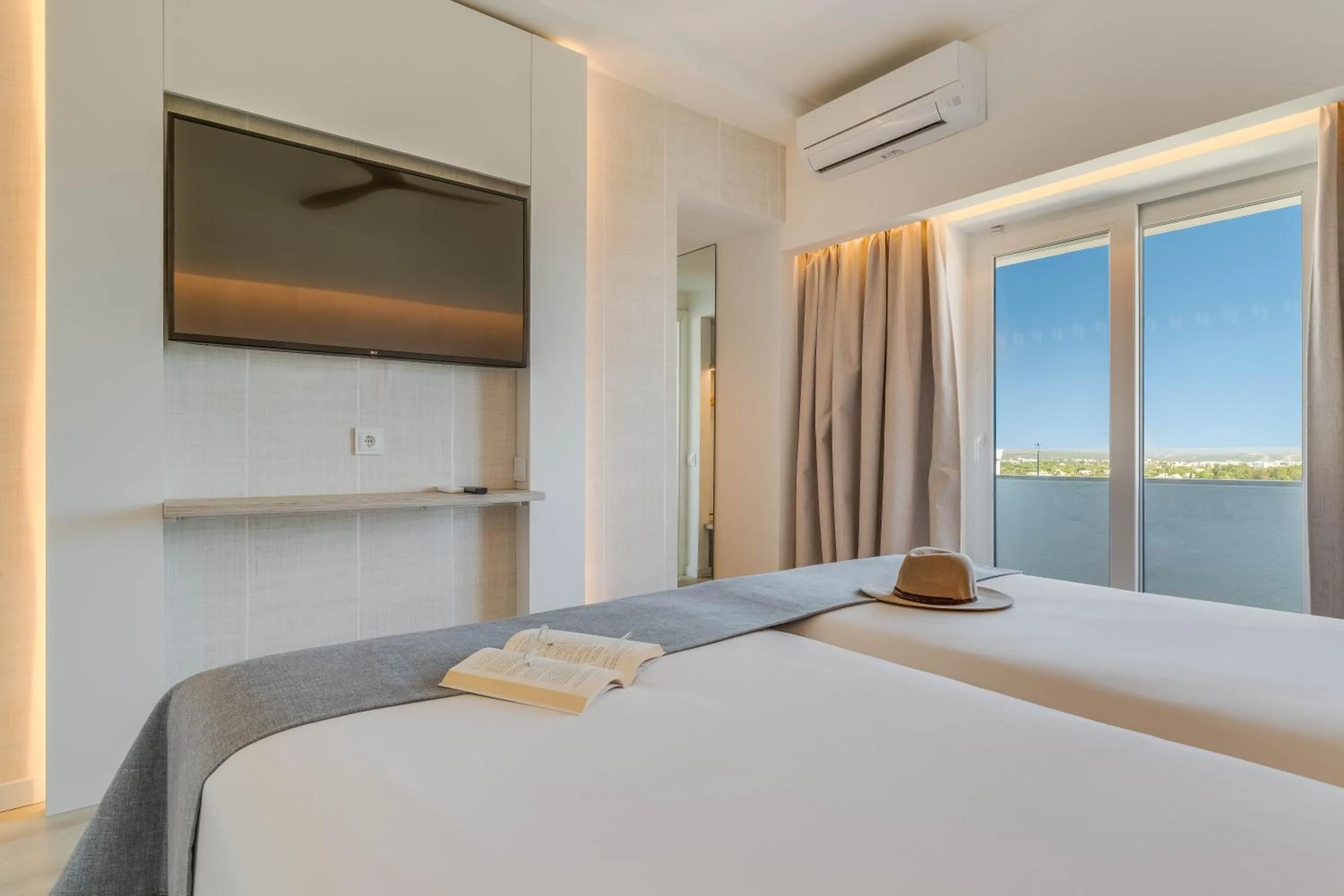 Bedroom, Bed in Pestana Blue Alvor Beach - All Inclusive Hotel