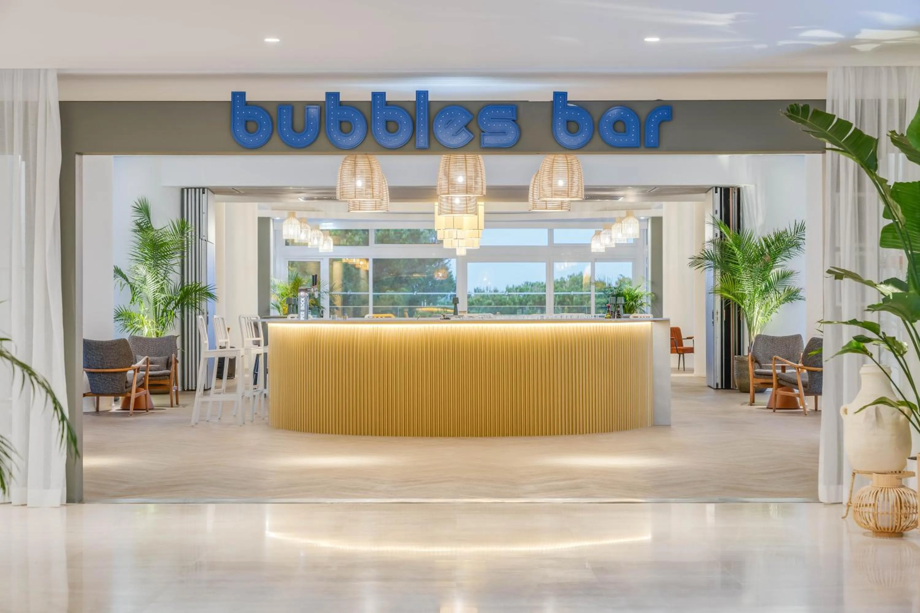 Lounge or bar in Pestana Blue Alvor Beach - All Inclusive Hotel