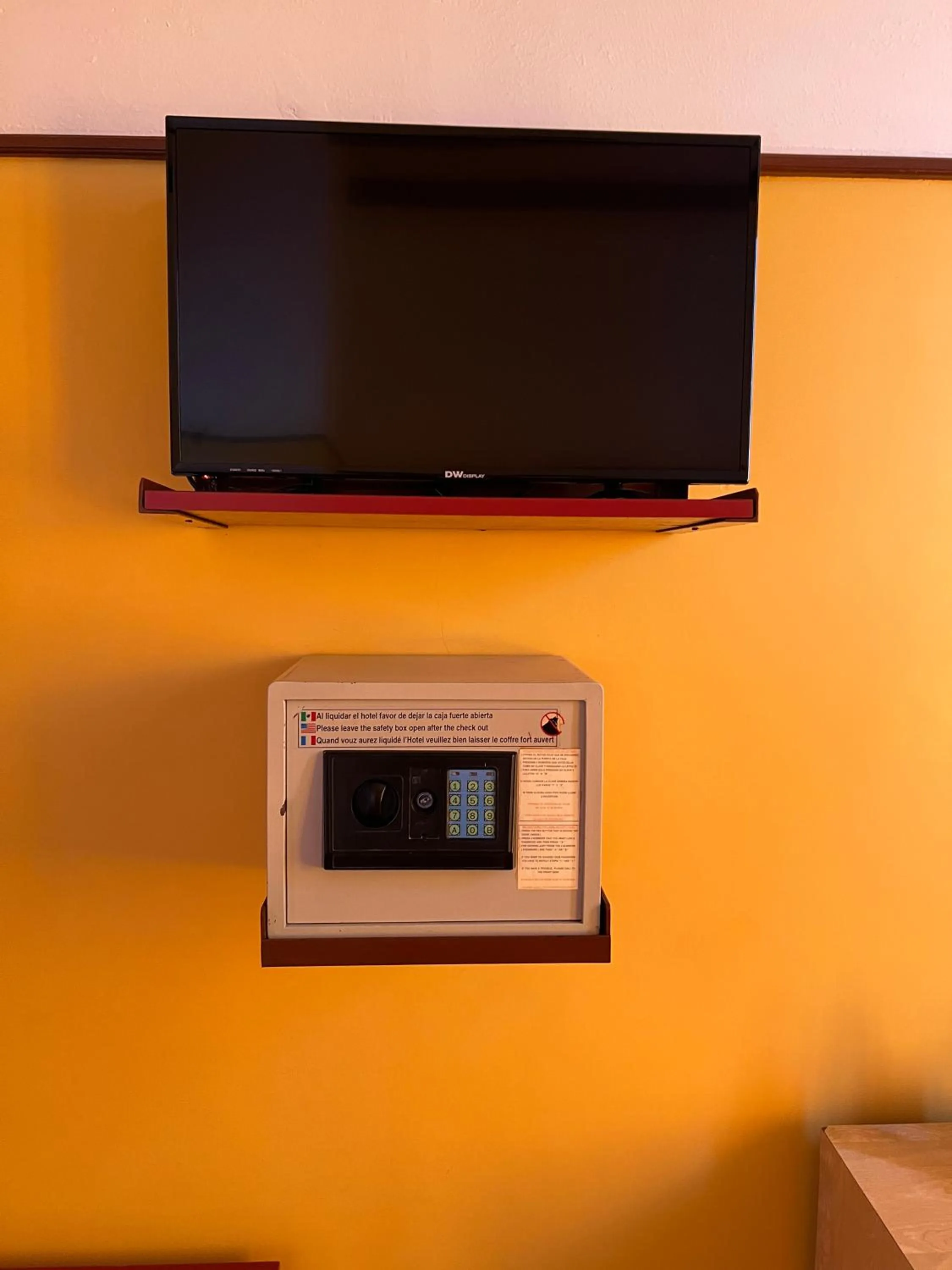 TV and multimedia in Hotel Isabel