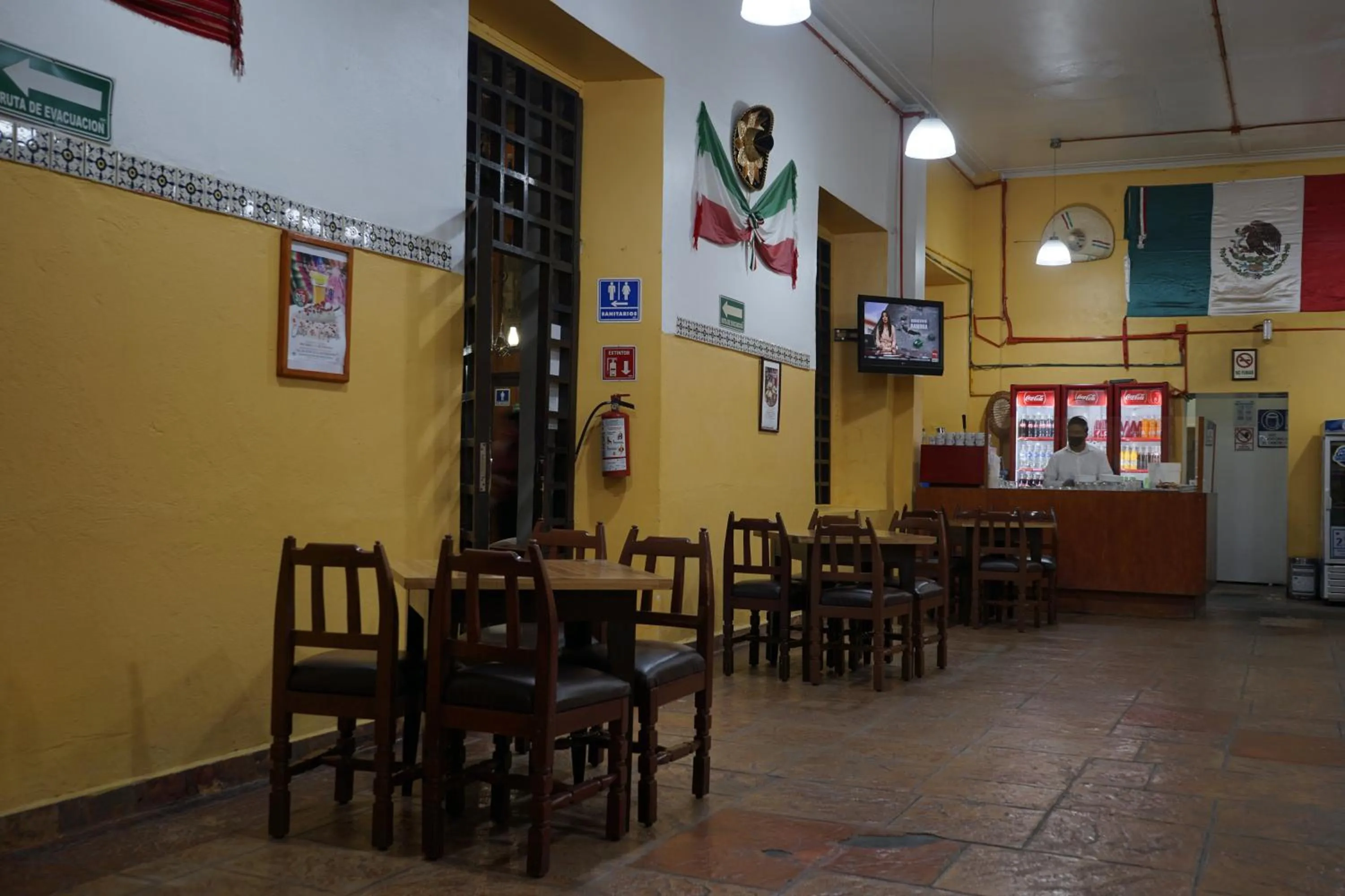 Restaurant/places to eat in Hotel Isabel