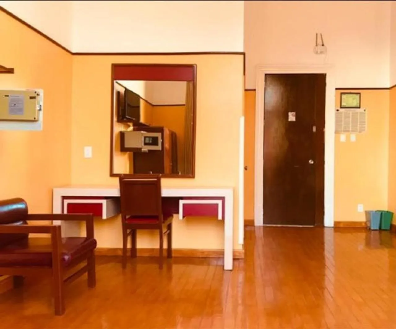 Staff in Hotel Isabel