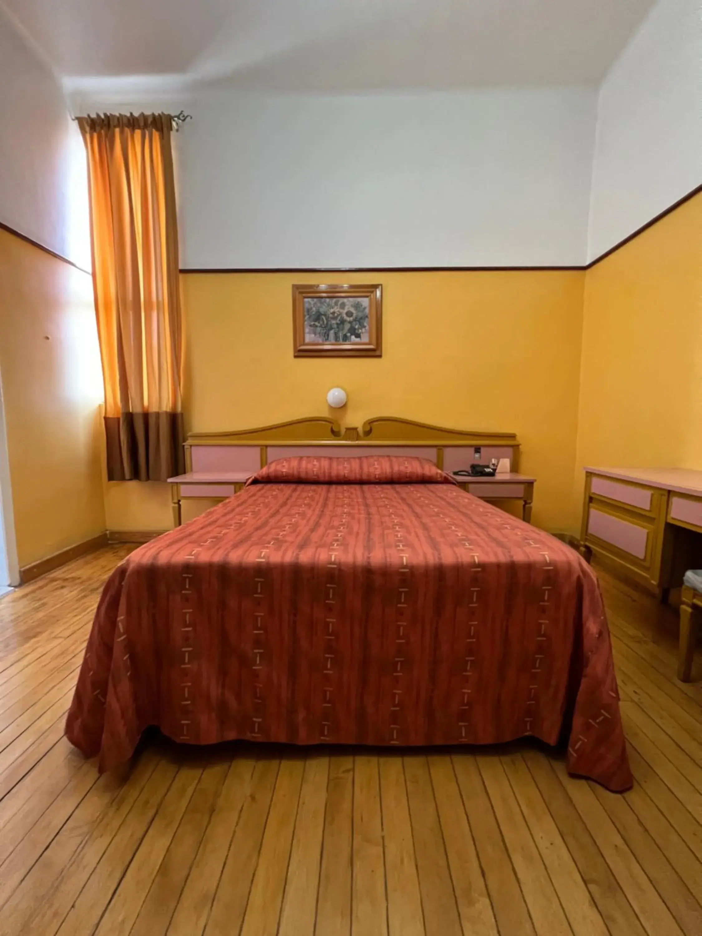 Standard Queen Room - single occupancy in Hotel Isabel Standard Queen Room - single occupancy in Hotel Isabel
