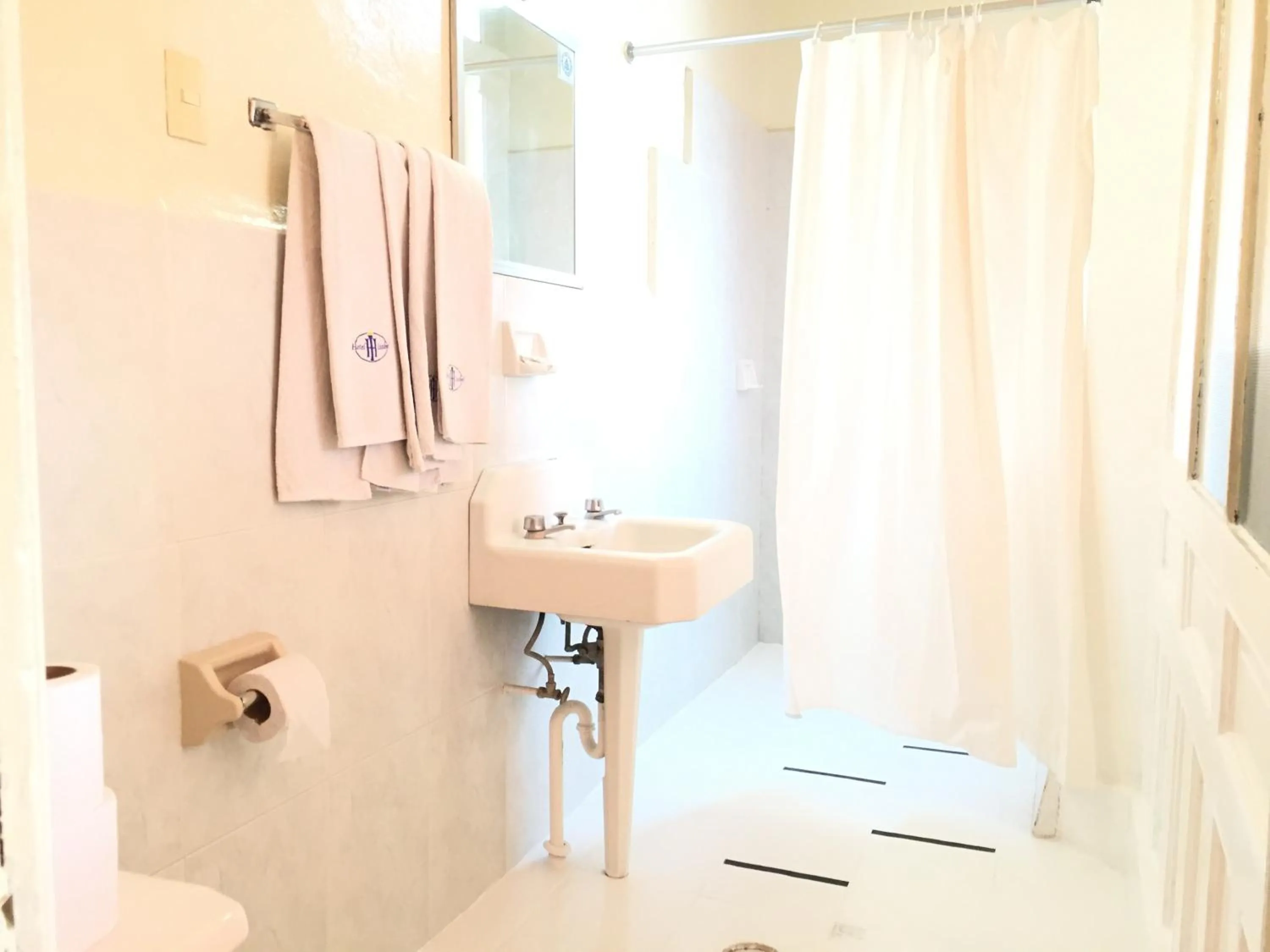 Bathroom in Hotel Isabel